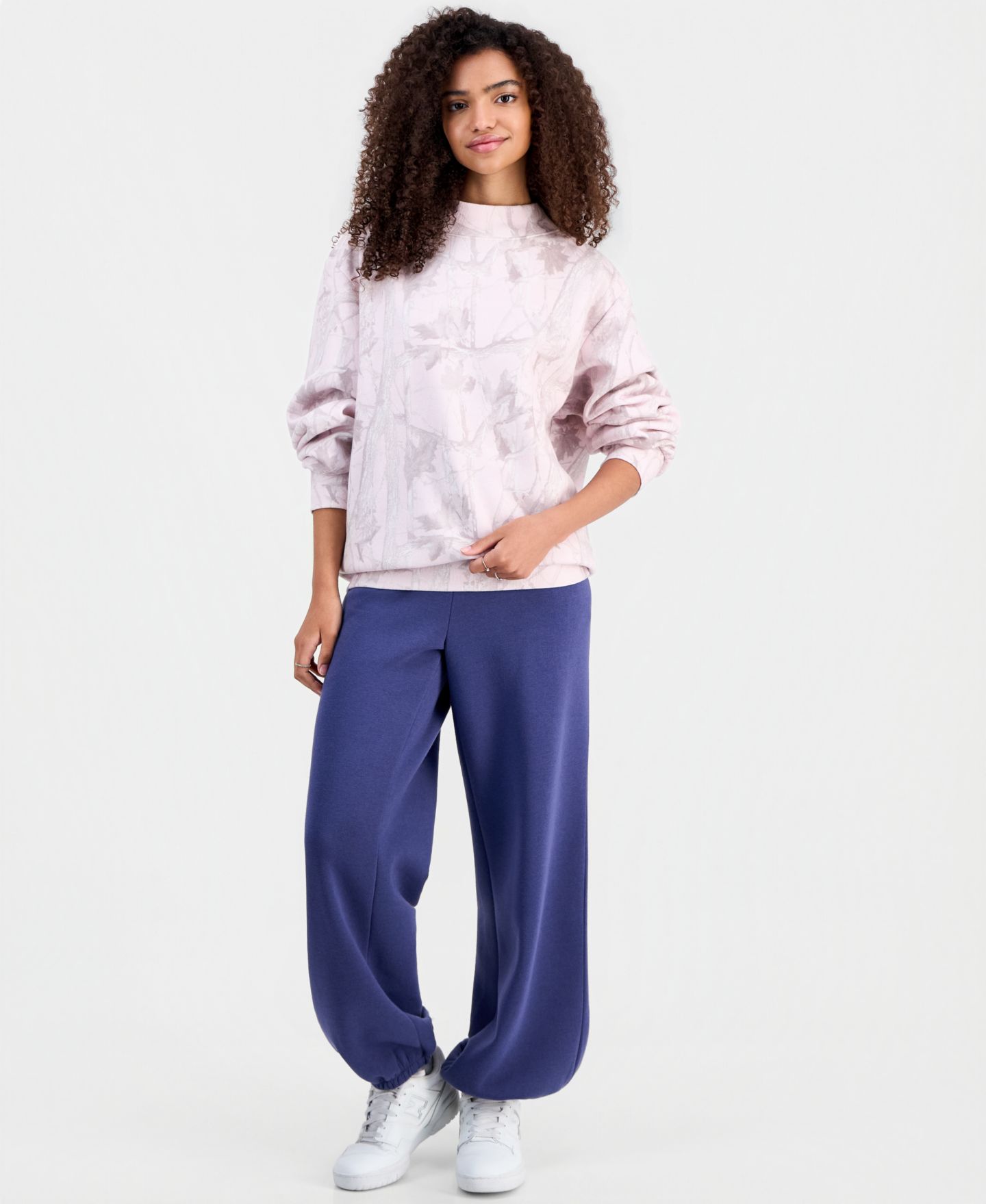 Женский свитшот Madden Girl Juniors' Printed Mockneck, цвет: Комбинированный — фото 2