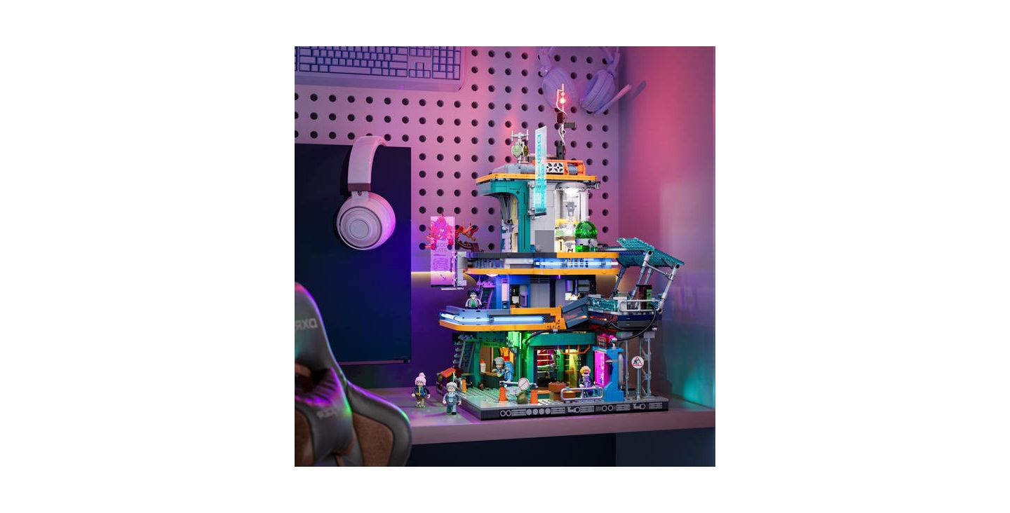 Детский конструктор Lumibricks Cyberpunk Light-Up Two-Story Oasis Apartments 2524-Piece Building Set, Ages 18+ — фото 2