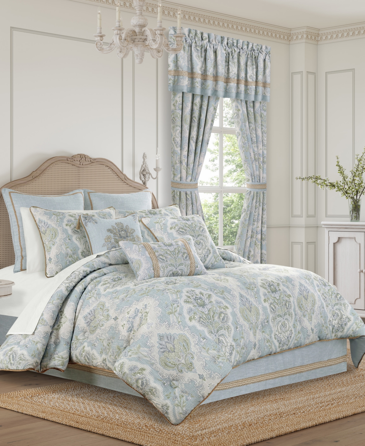 J Queen New York Pasadena Floral 4-Piece Comforter Set