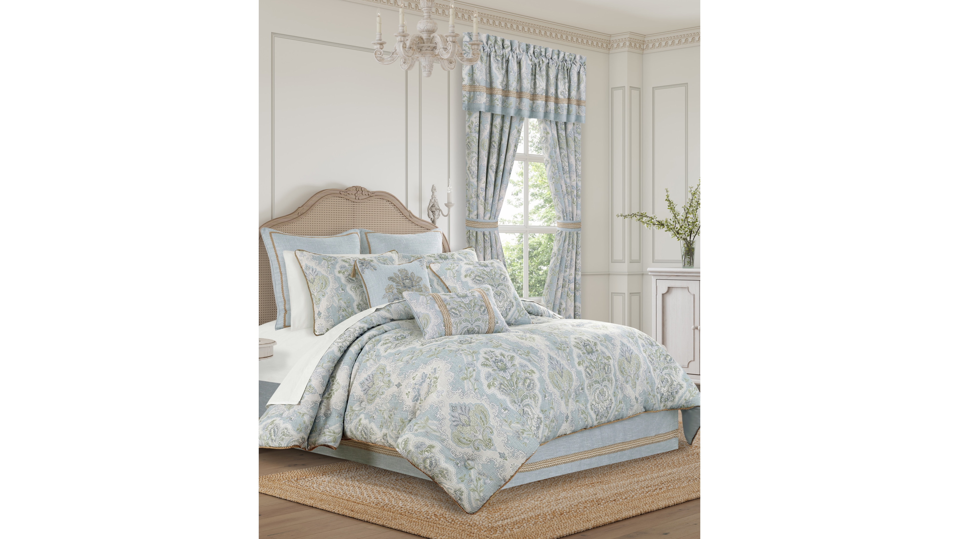 J Queen New York Pasadena Floral 4-Piece Comforter Set, Queen