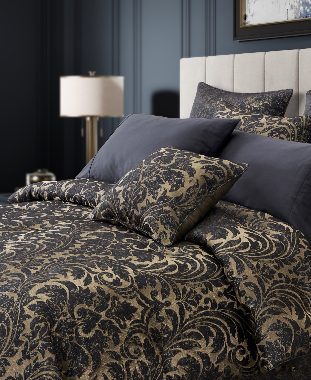 J Queen New York Glimmerstone Floral 4-Piece Comforter Set, California King