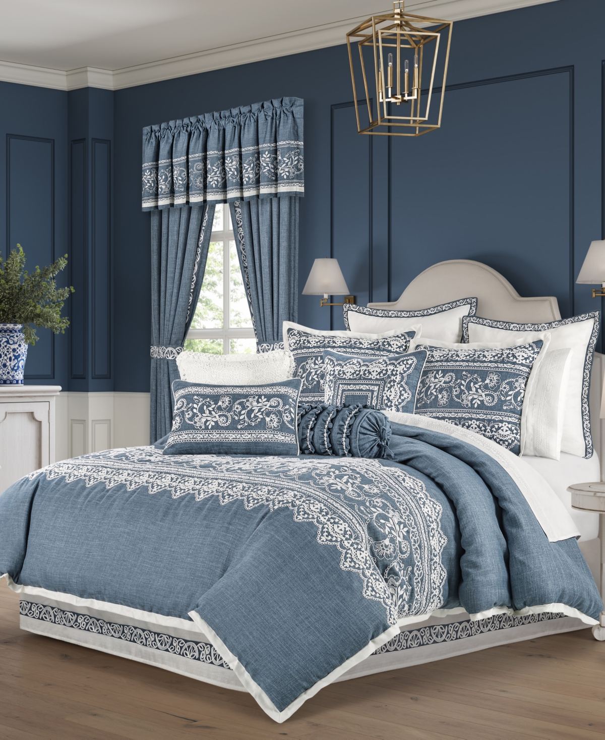 J Queen New York Chantalee Floral 4-Piece Comforter Set