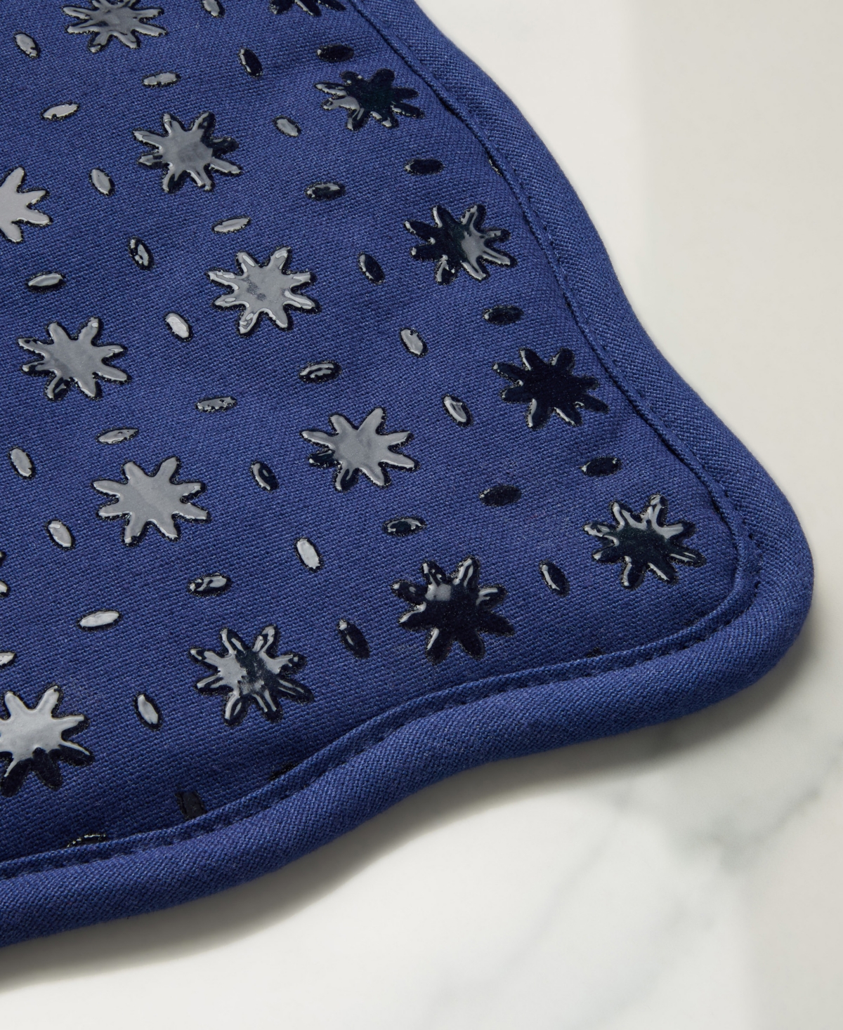 Draper James Field Flowers Kitchen Towel, Oven Mitt, and Pot Holder, 4-Pack