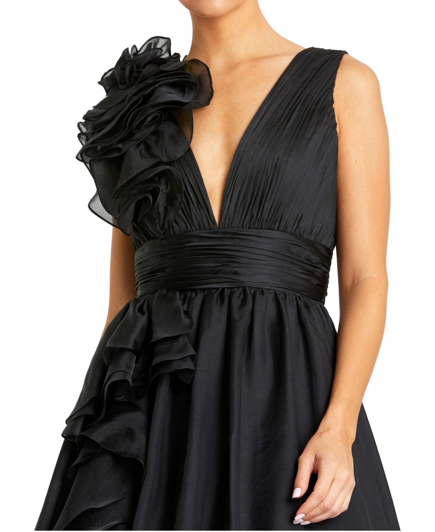 Женское платье Mac Duggal Petite Ruffle Shoulder V-Neck A-Line Evening Gown, цвет: Чёрный — фото 3
