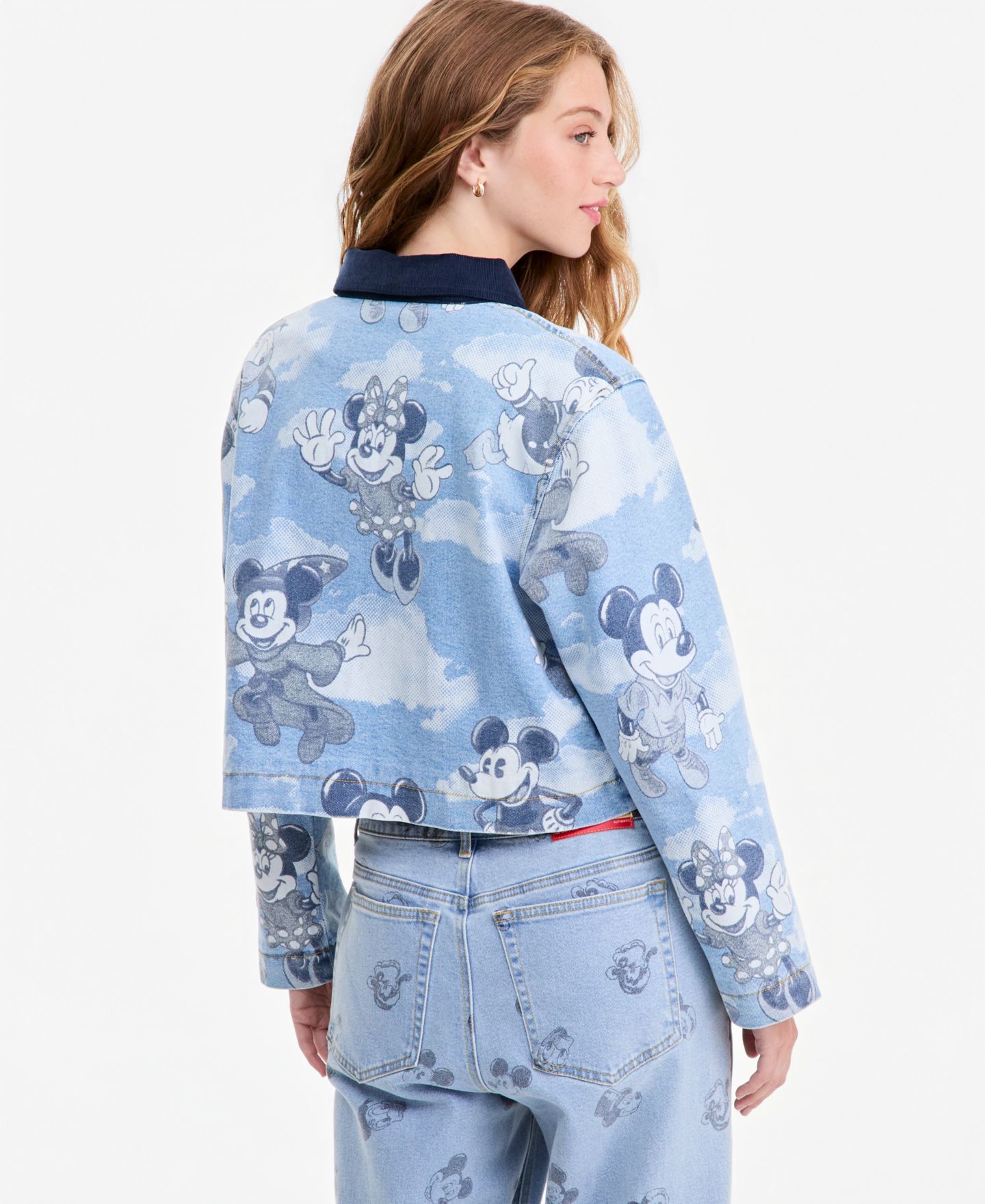 Женская куртка Disney | Macy's Mickey & Friends Parade Balloon Printed Cropped Denim Jacket — фото 2