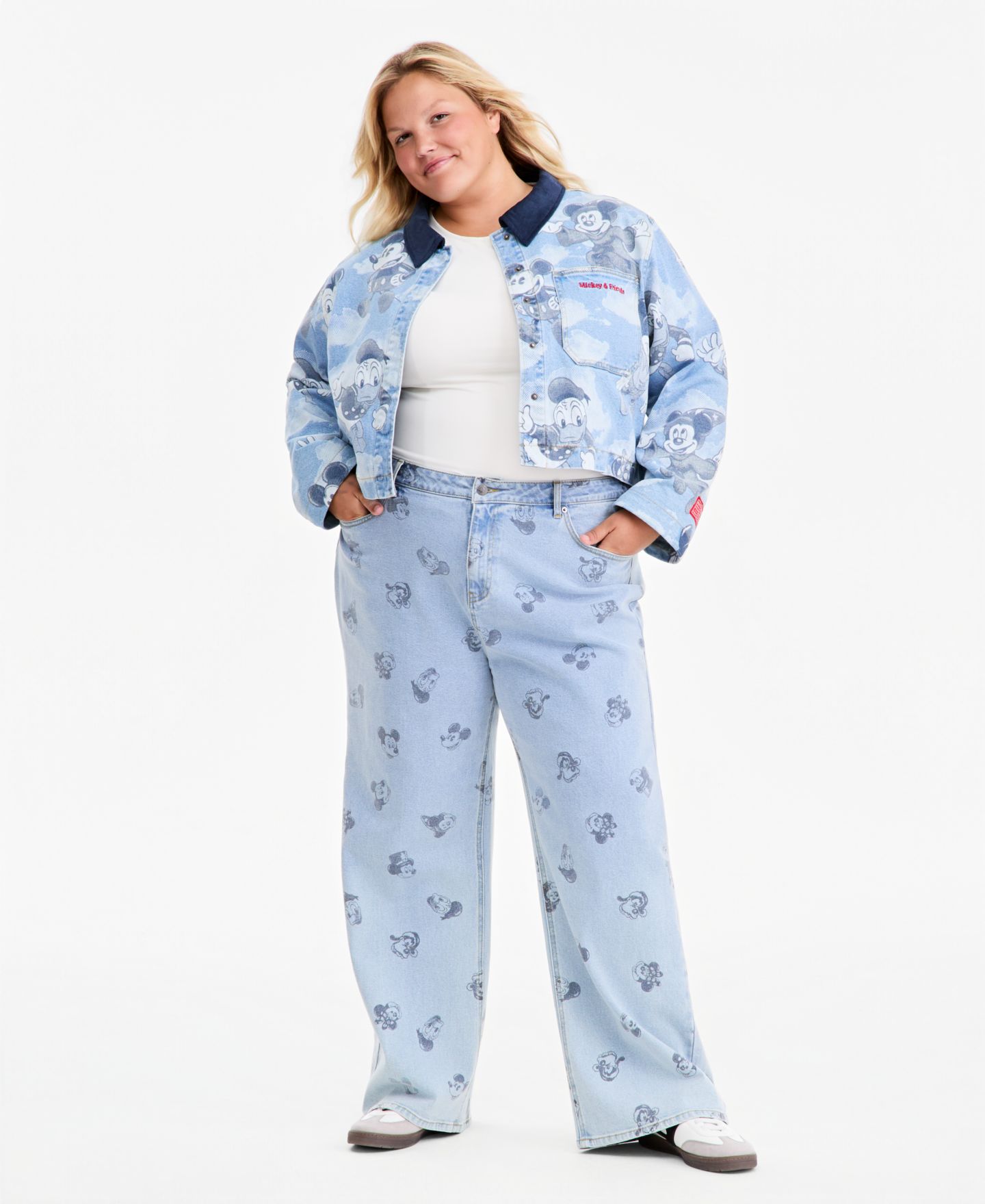 Женская куртка Disney | Macy's Plus Size Cropped Mickey & Friends Parade Balloon Printed Denim — фото 5