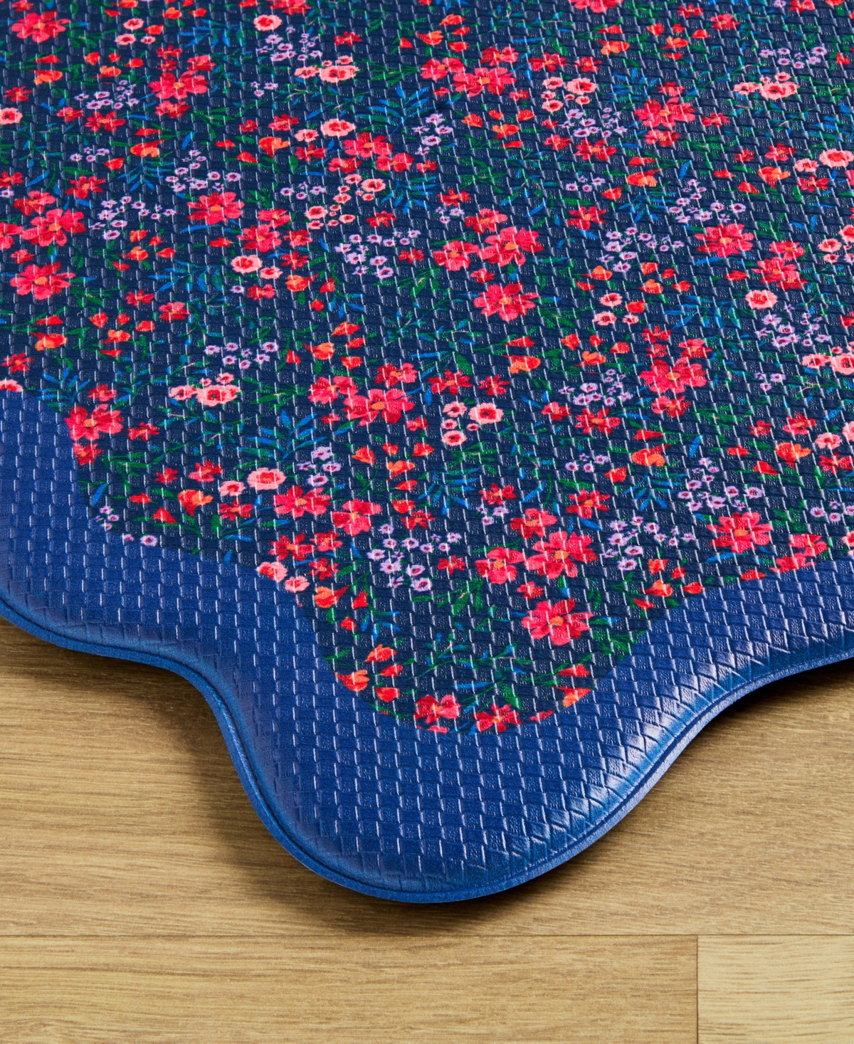 Draper James Field Flowers Scallop Edge Comfort Kitchen Mat, 39" x 19.69"