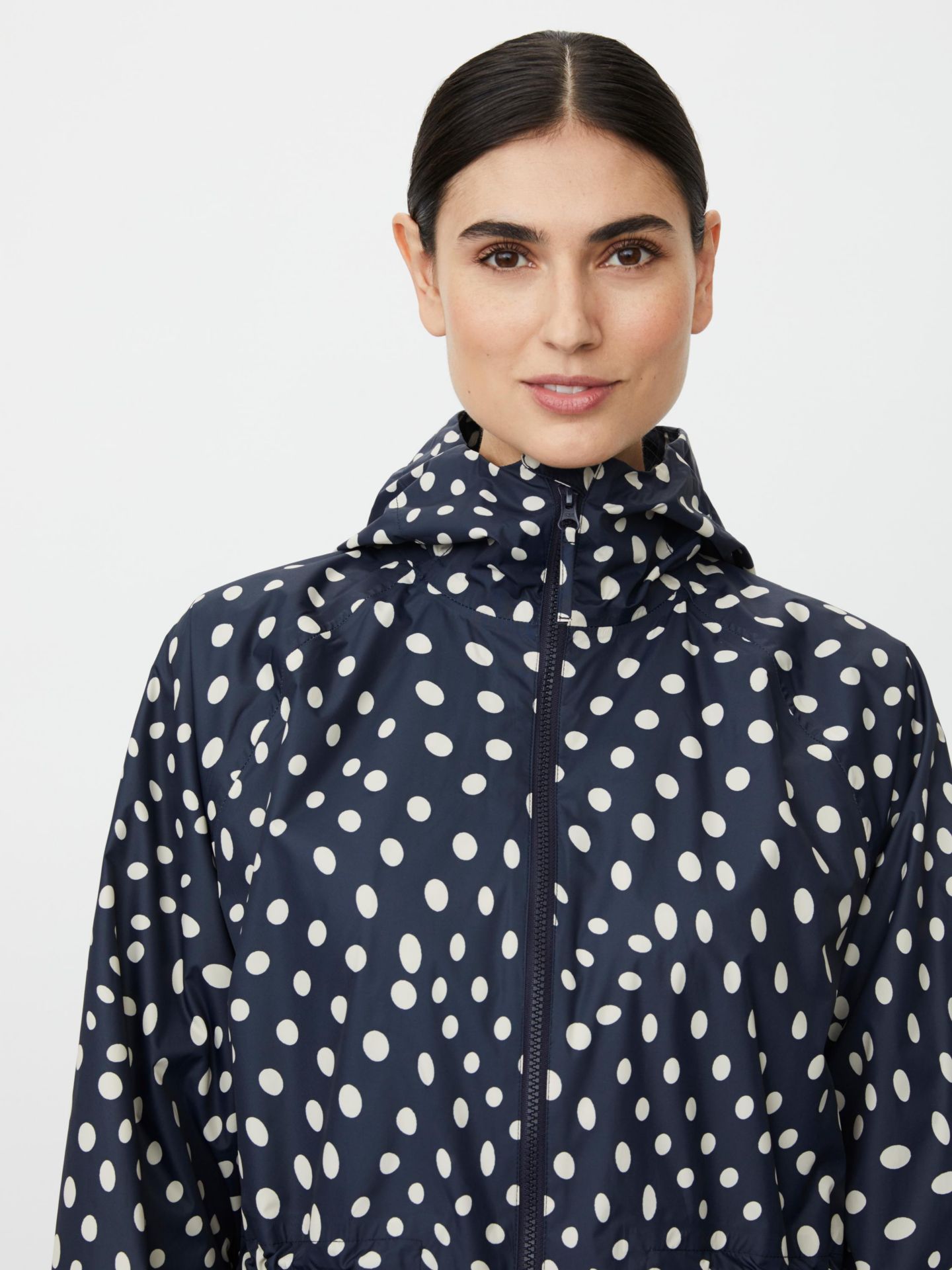 Женские куртки Masai Copenhagen MaTrina Polka Dot Raincoat, цвет: Тёмно-синий — фото 4