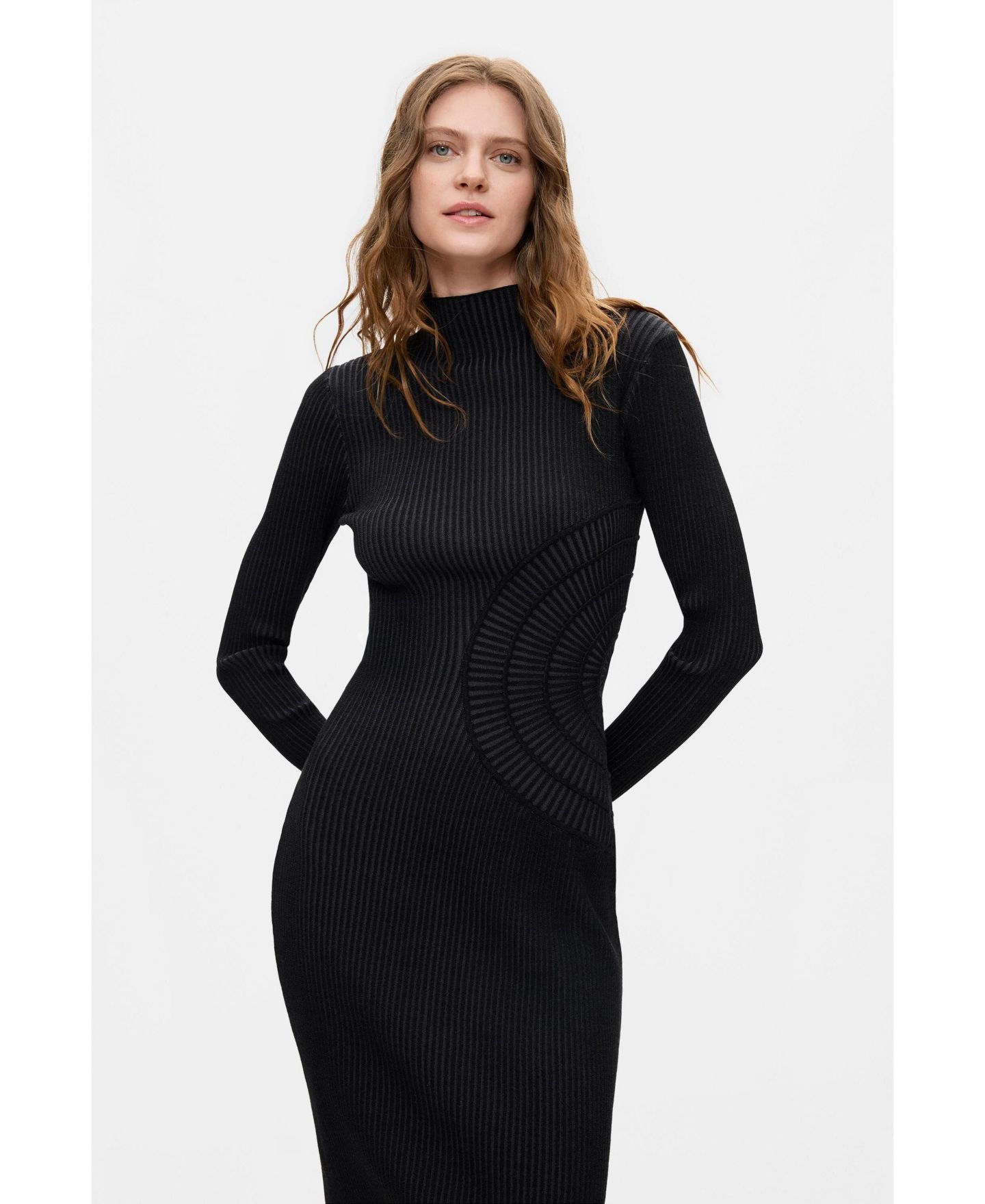 Женское платье Desigual Shimmering knit midi, цвет: Чёрный — фото 2