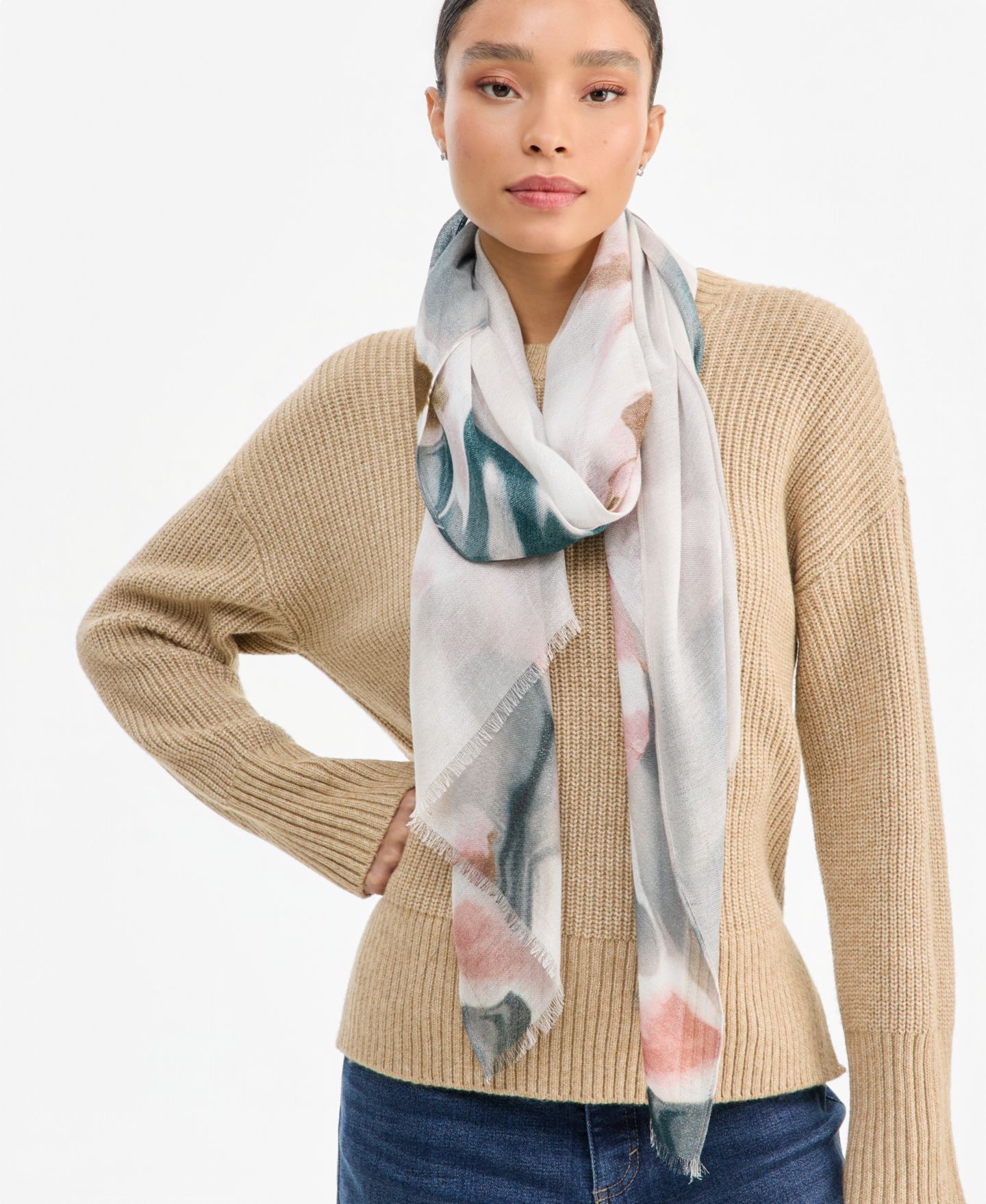 Женский шарф I.N.C. International Concepts Watercolor Mia Floral Oblong, цвет: Чёрный серо-коричневый — фото 3
