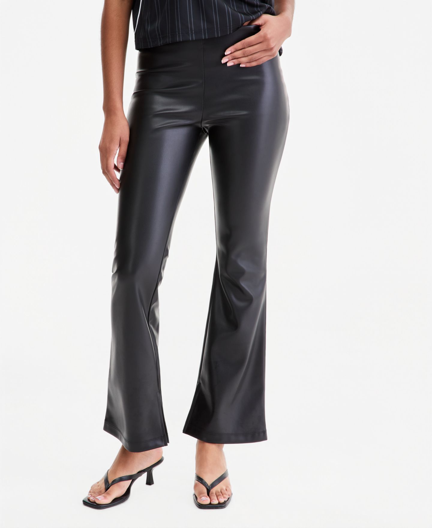Женские брюки Bar III High-Rise Faux Leather Flare-Leg Ankle, цвет: Чёрный — фото 3