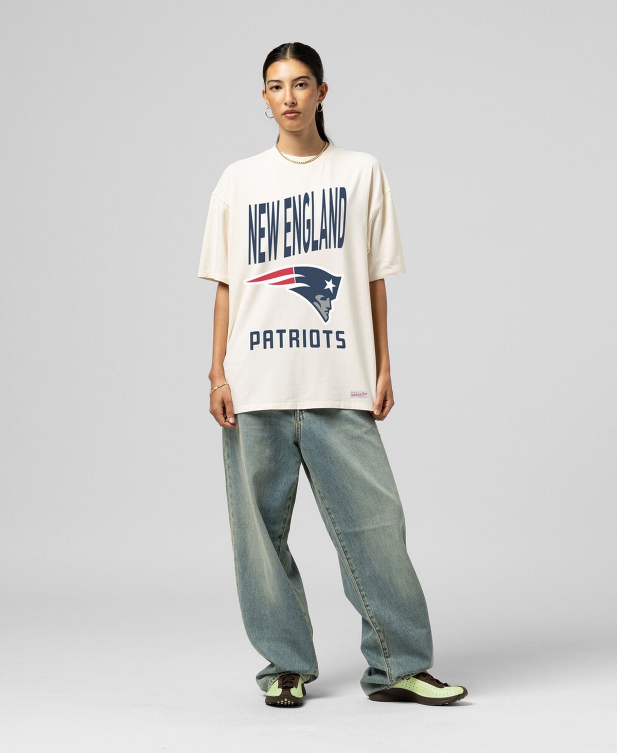 Mitchell & Ness Women's Cream New England Patriots Logo Rise Boyfriend T-Shirt