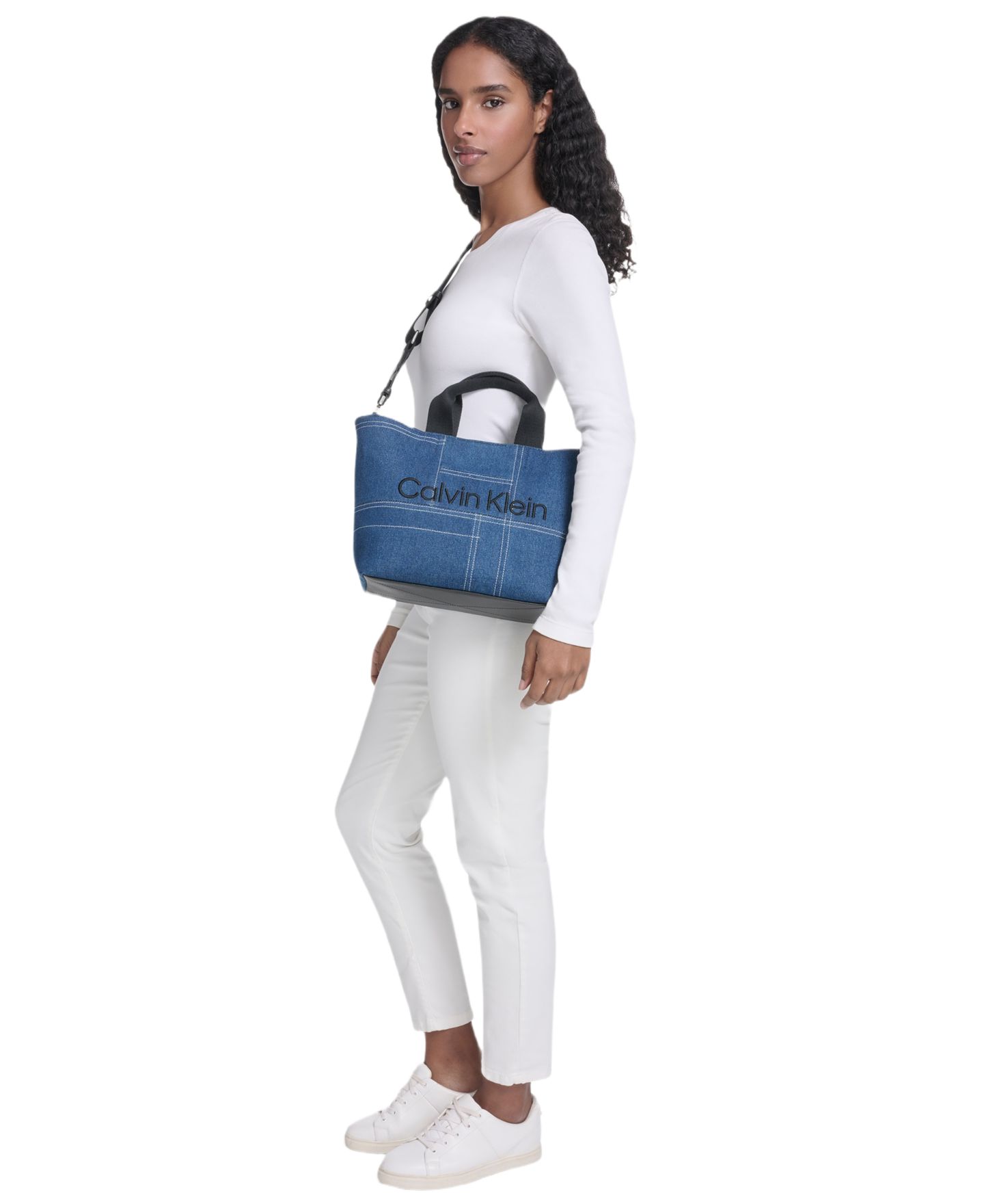 Женская сумка Calvin Klein Averil Denim Large Crossbody Handbag, цвет: Синий / Чёрный — фото 6