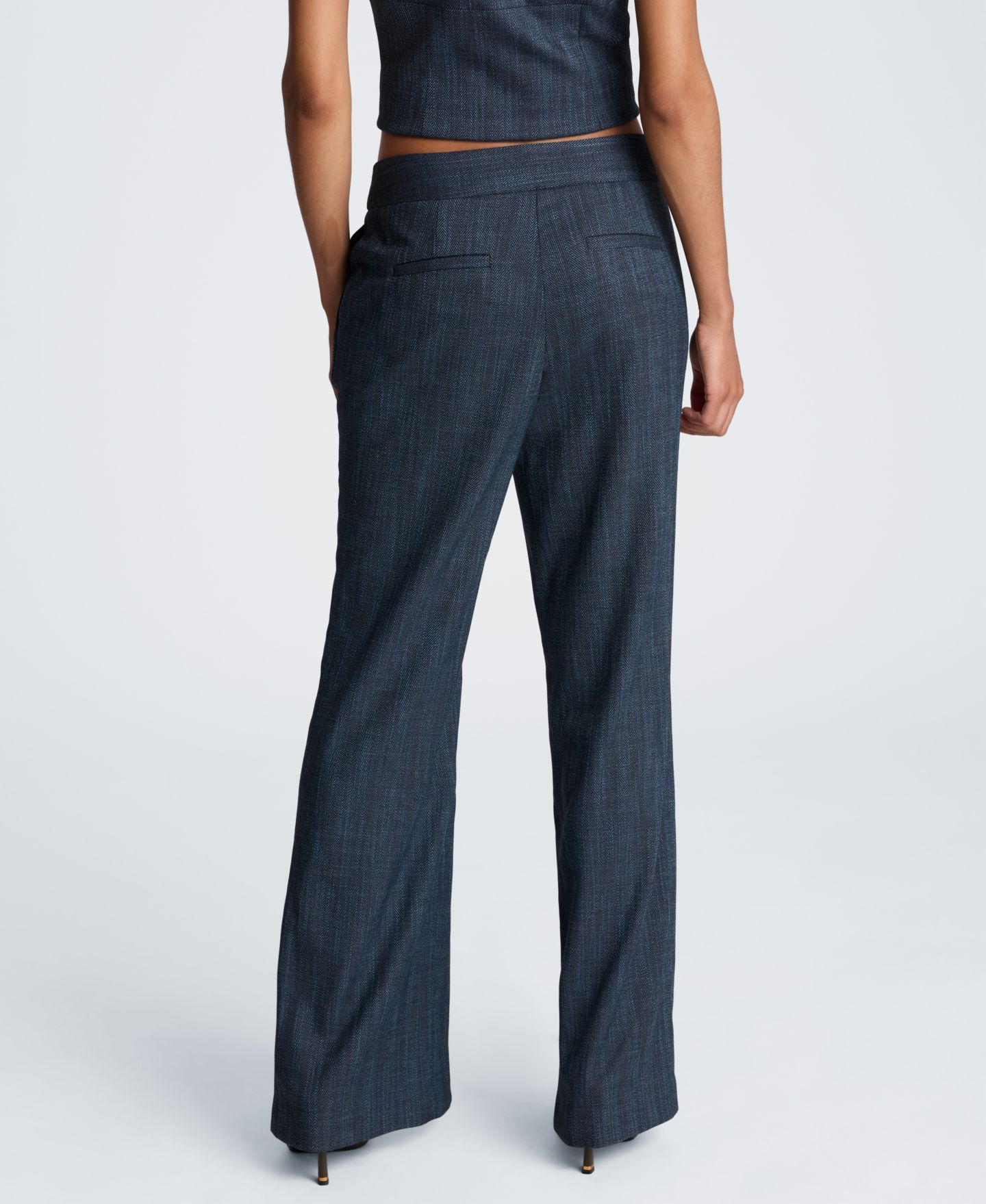 Женские брюки Kenneth Cole High-Rise Slit Flare, цвет: Синий — фото 5