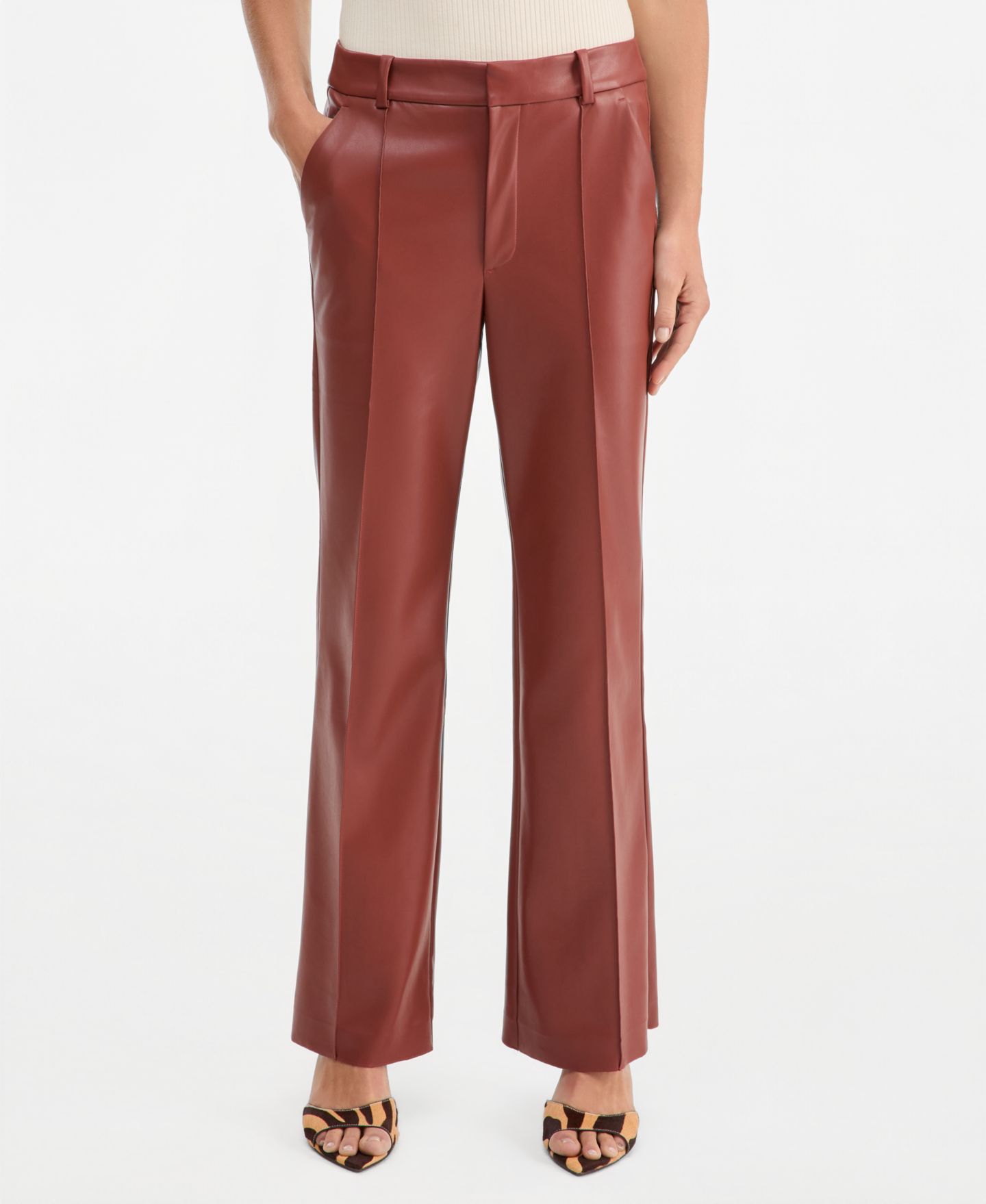 Женские брюки I.N.C. International Concepts Faux Leather High-Rise Bootcut, цвет: Вишнёвый красное дерево — фото 1