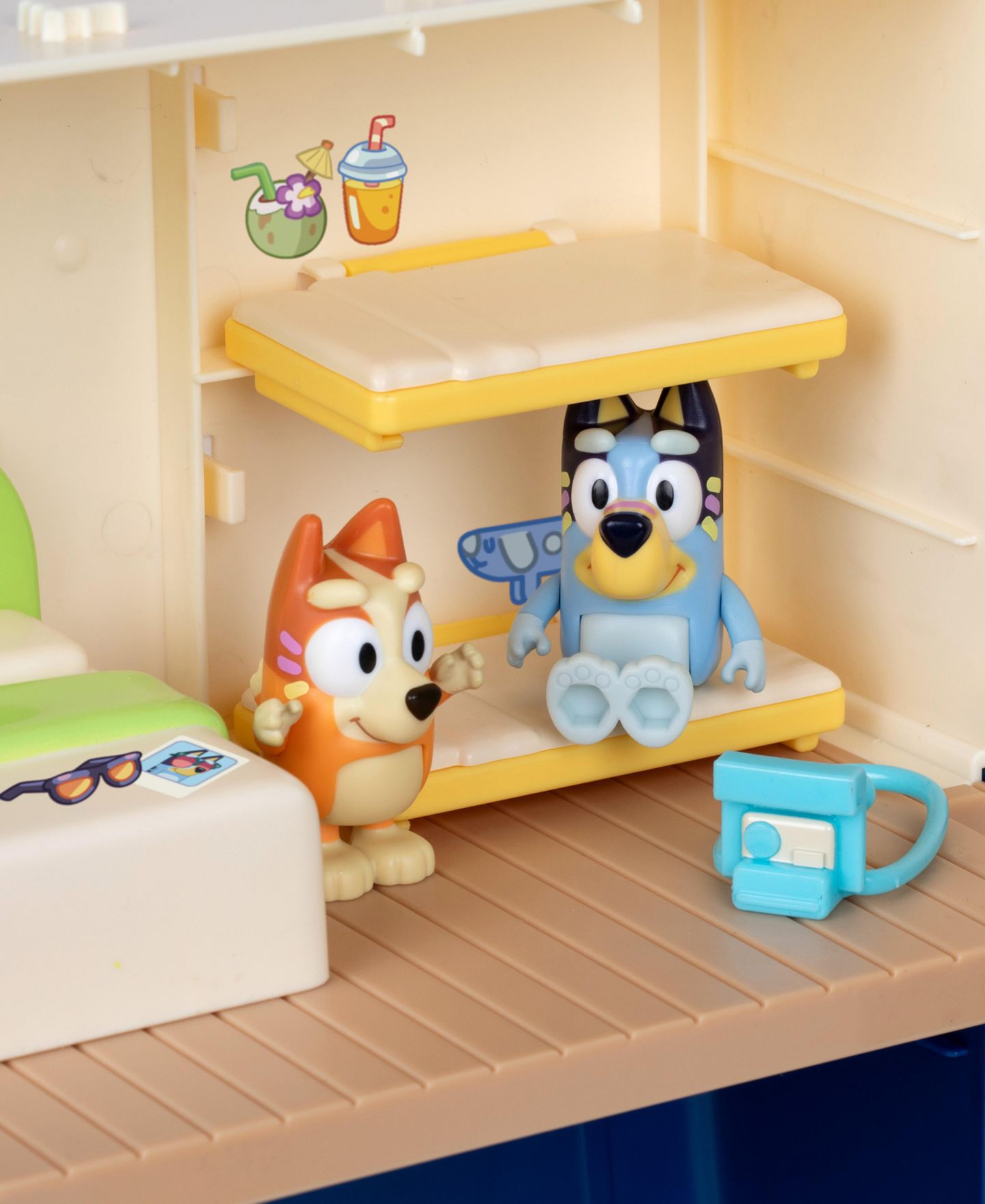 Детский игровой набор Bluey Cruise Ship 6-Play-Area 13-Piece Playset, Ages 3+ — фото 5