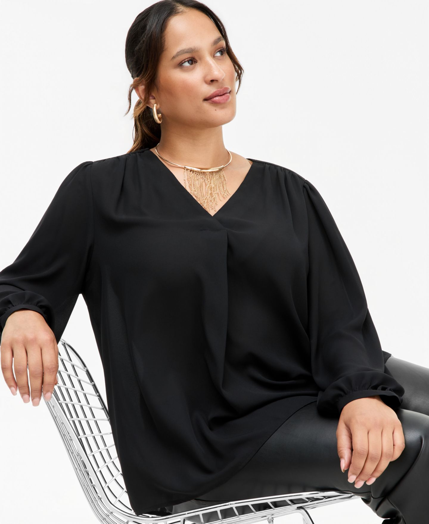 Женская блузка I.N.C. International Concepts I.N.C. Plus Size Long-Sleeve V-Neck Pleated Blouse, цвет: Глубокий чёрный — фото 4