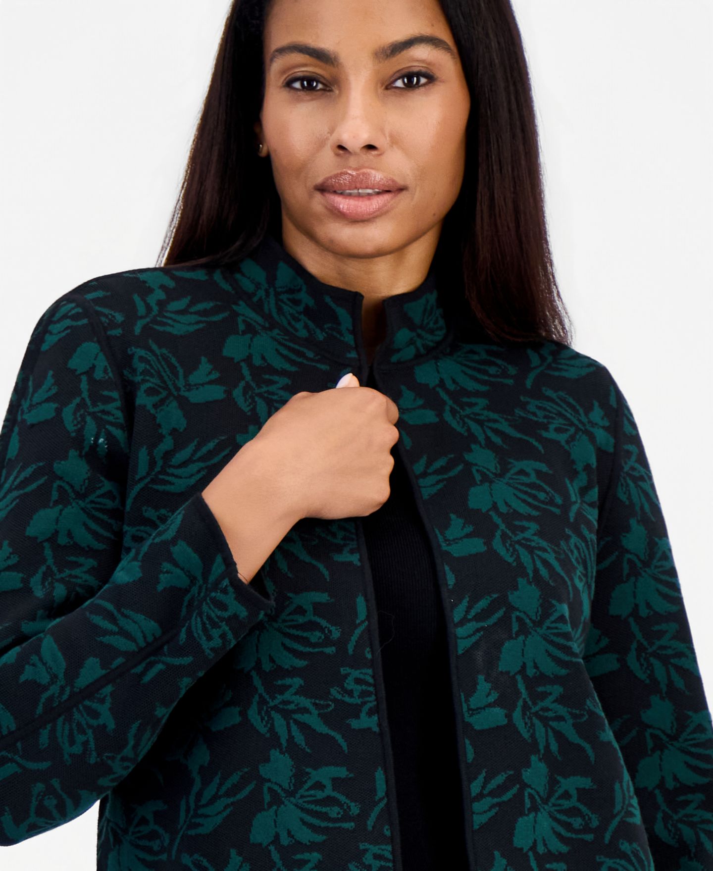 Женский кардиган Kasper Petite Kissing Front Jacquard Floral-Print Collarless, цвет: Чёрный / Вечнозелёный — фото 3