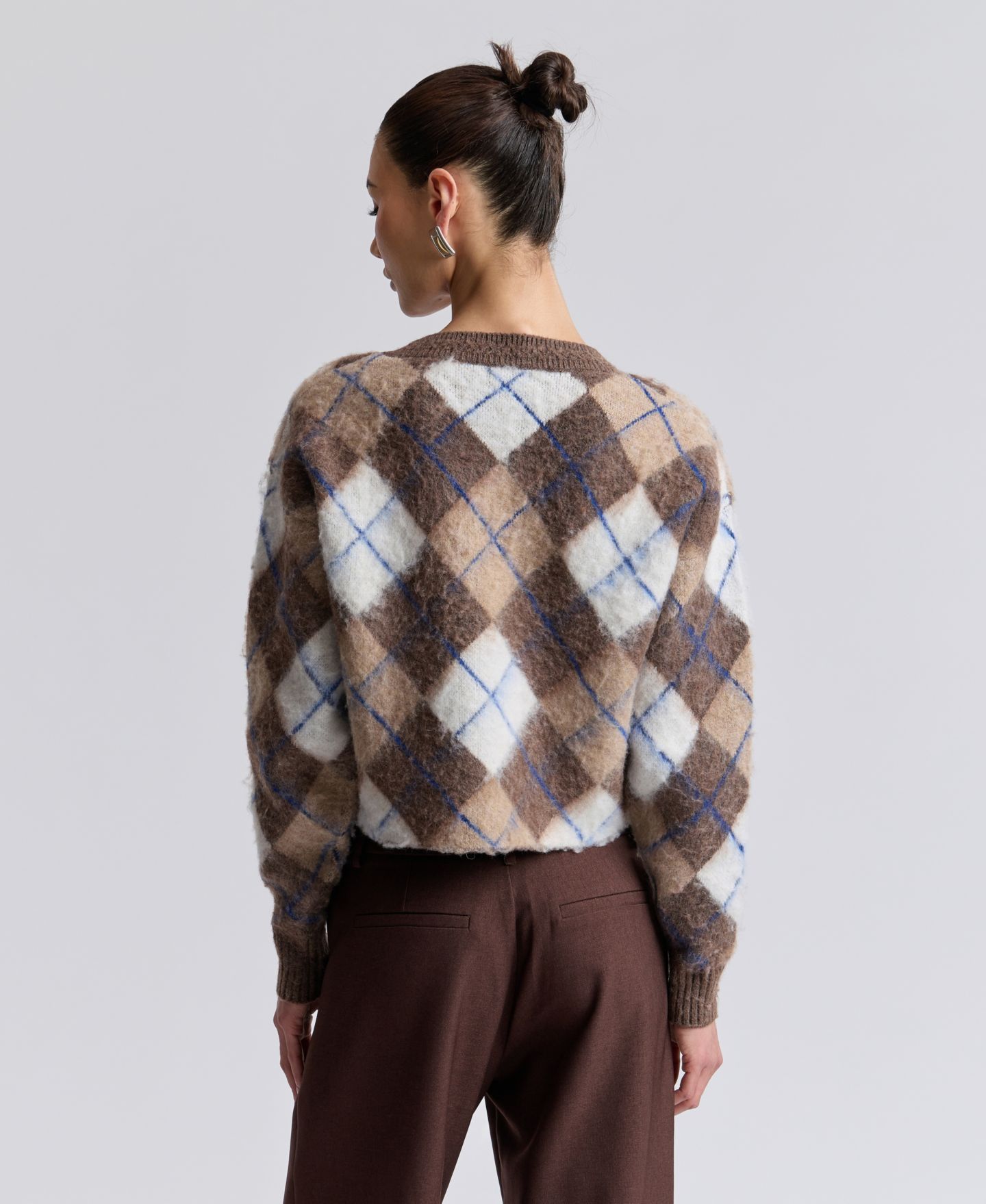 Женский кардиган Avec Les Filles Argyle Jacquard, цвет: Коричневый с ромбами — фото 5