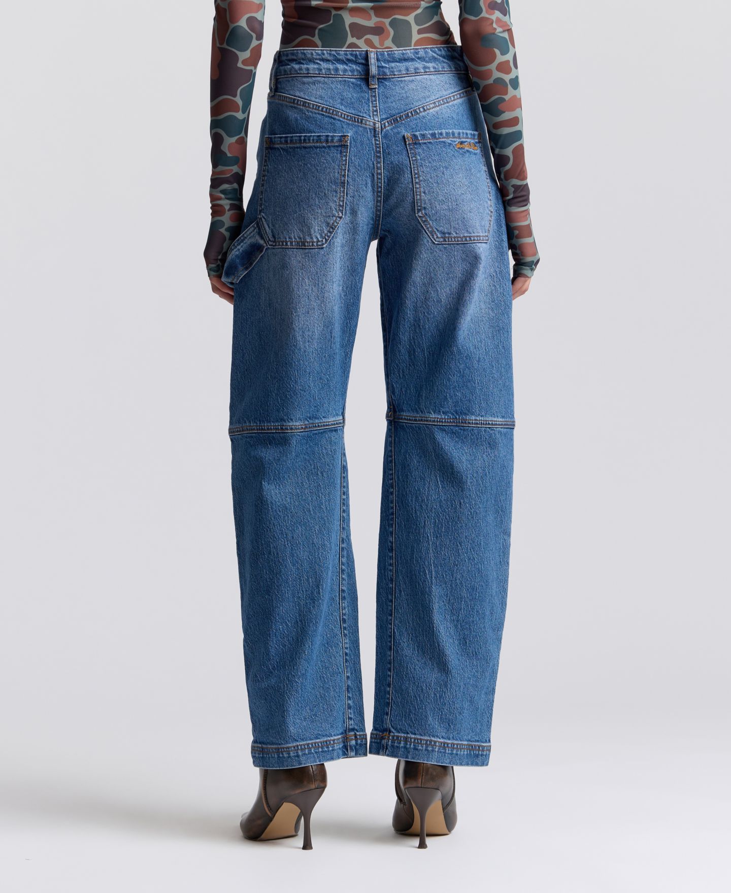 Женские джинсы Avec Les Filles Mid-Rise Barrel, цвет: Варёный — фото 4