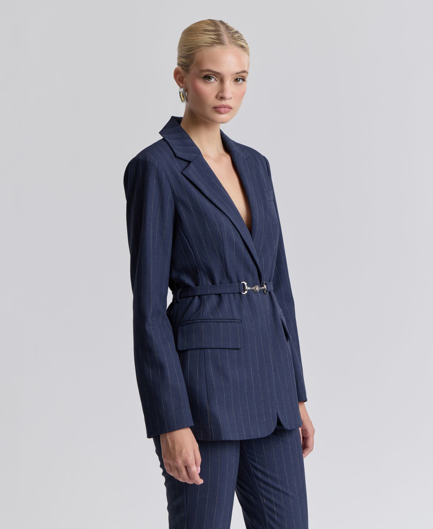 Женский пиджак Avec Les Filles Spread Collar Belted Blazer, цвет: Тёмно-синий / Белый — фото 3