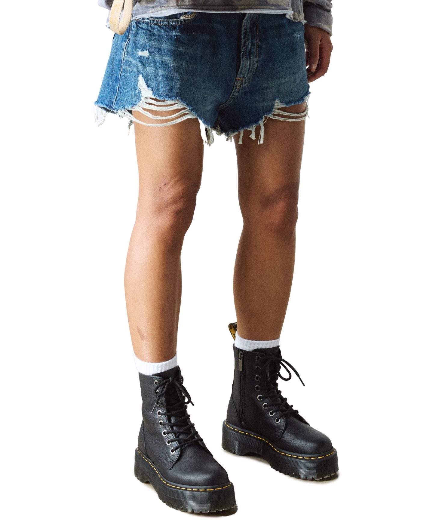 Женские ботинки Dr. Martens Jadon III 8-Eye Lace-Up Platform Combat Booties, цвет: Чёрный — фото 8