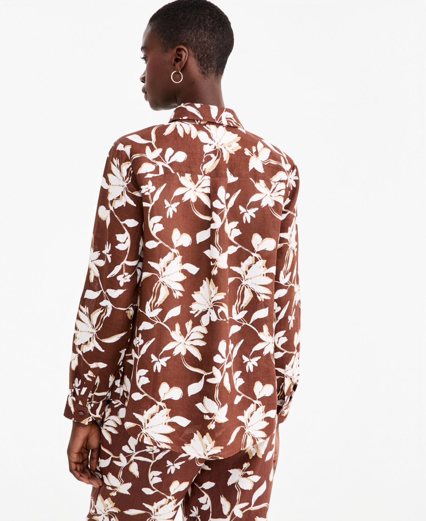 Женский топ Charter Club Petite Linen Floral-Print 3/4-Sleeve with Roll Tabs Top, цвет: Белый пальмовый с принтом — фото 3