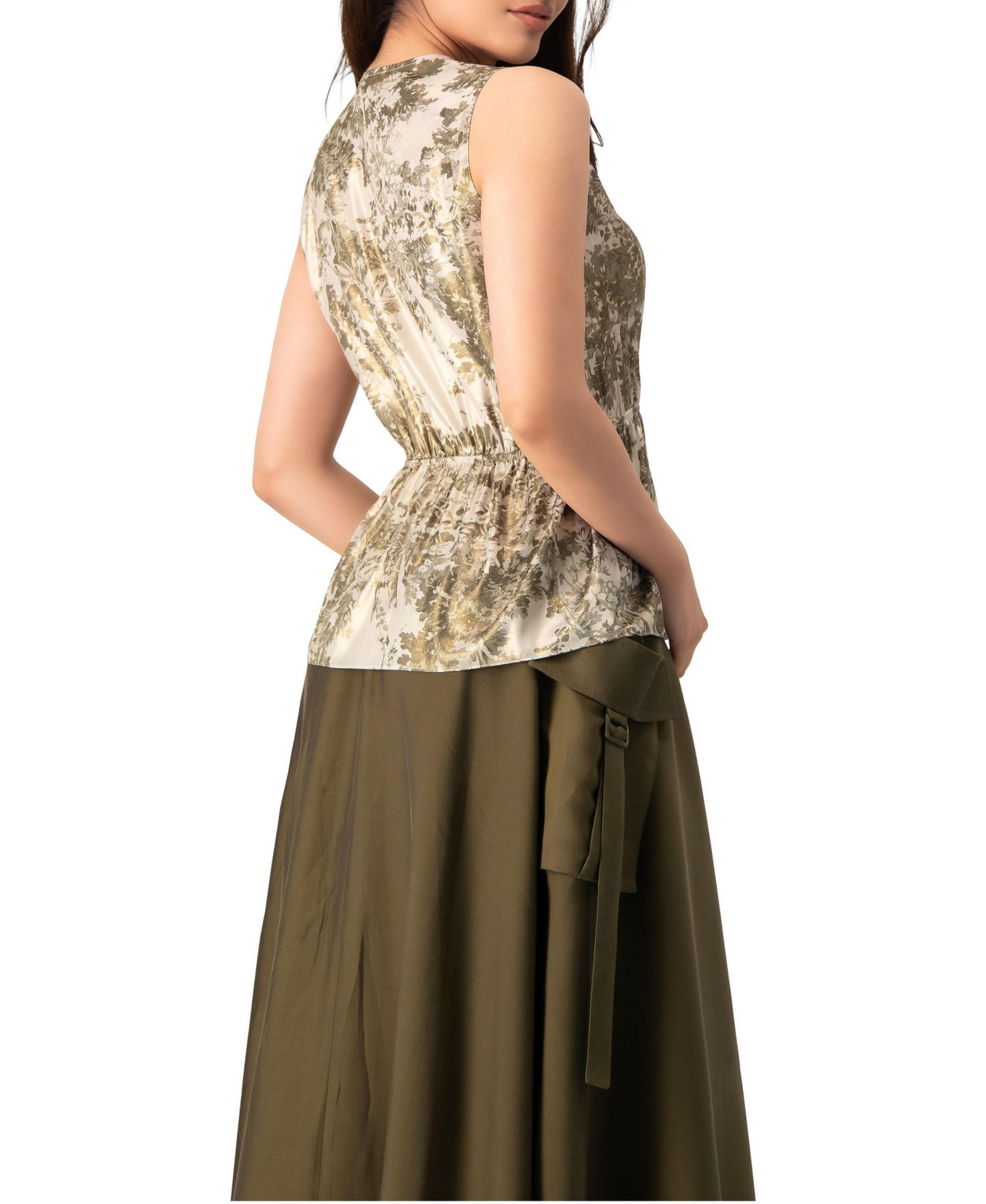 Женская блузка Ivonne Sleeveless Peplum Blouse in Abstract Botanical Print Top, цвет: Оливковый зелёный — фото 2