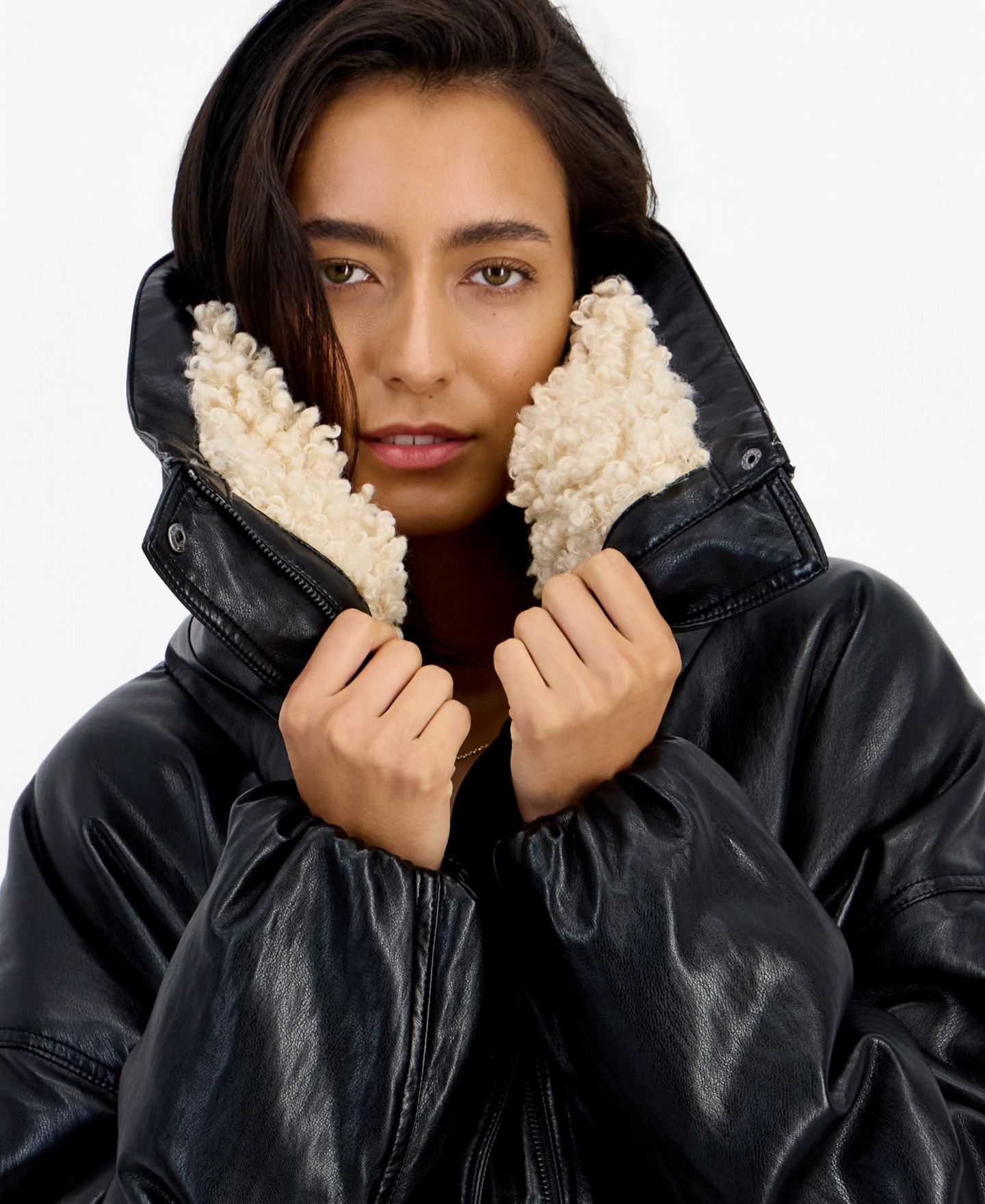 Женская куртка And Now This Sherpa-Lined Faux Leather Moto Bomber, цвет: Глубокий чёрный — фото 3