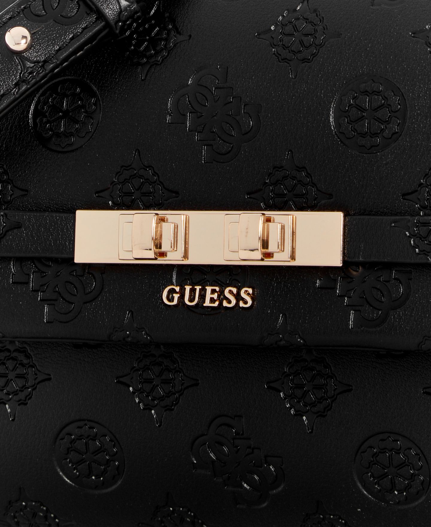 Женская сумка GUESS Carmella Medium Flap Crossbody Handbag, цвет: Чёрный — фото 2
