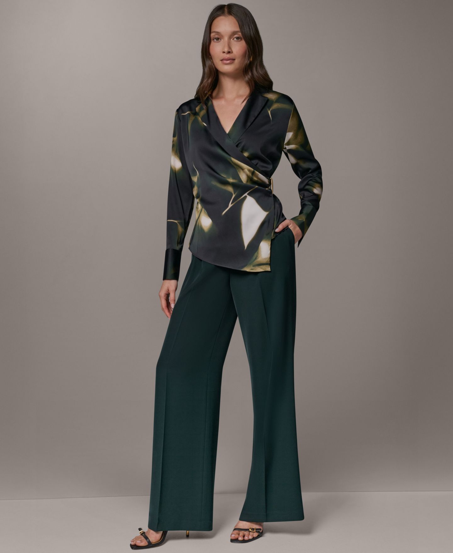 Женская блузка Donna Karan New York Printed V-Neck Long-Sleeve Blouse, цвет: Оливковый разноцветный, вариант 1 — фото 2