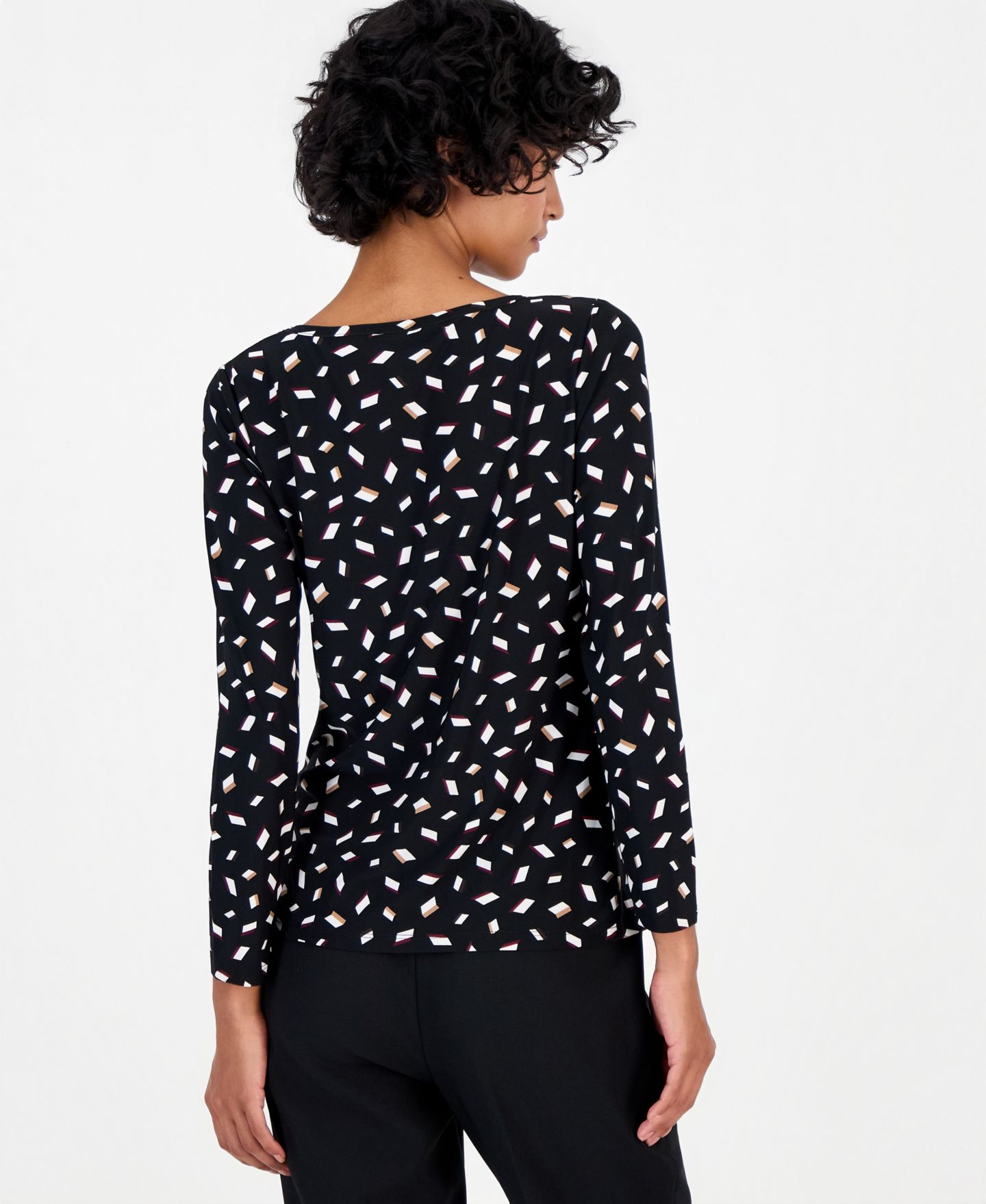 Женская блузка Anne Klein Essentials Petite Long-Sleeve Ruched Rivet-Detail Blouse, цвет: Чёрный разноцветный — фото 2