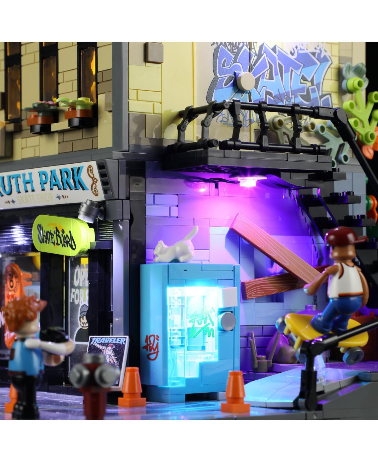 Детский конструктор Lumibricks Street Fusion Skate Shop LED Lighting 1573-Piece Building Set, Ages 16+ — фото 10
