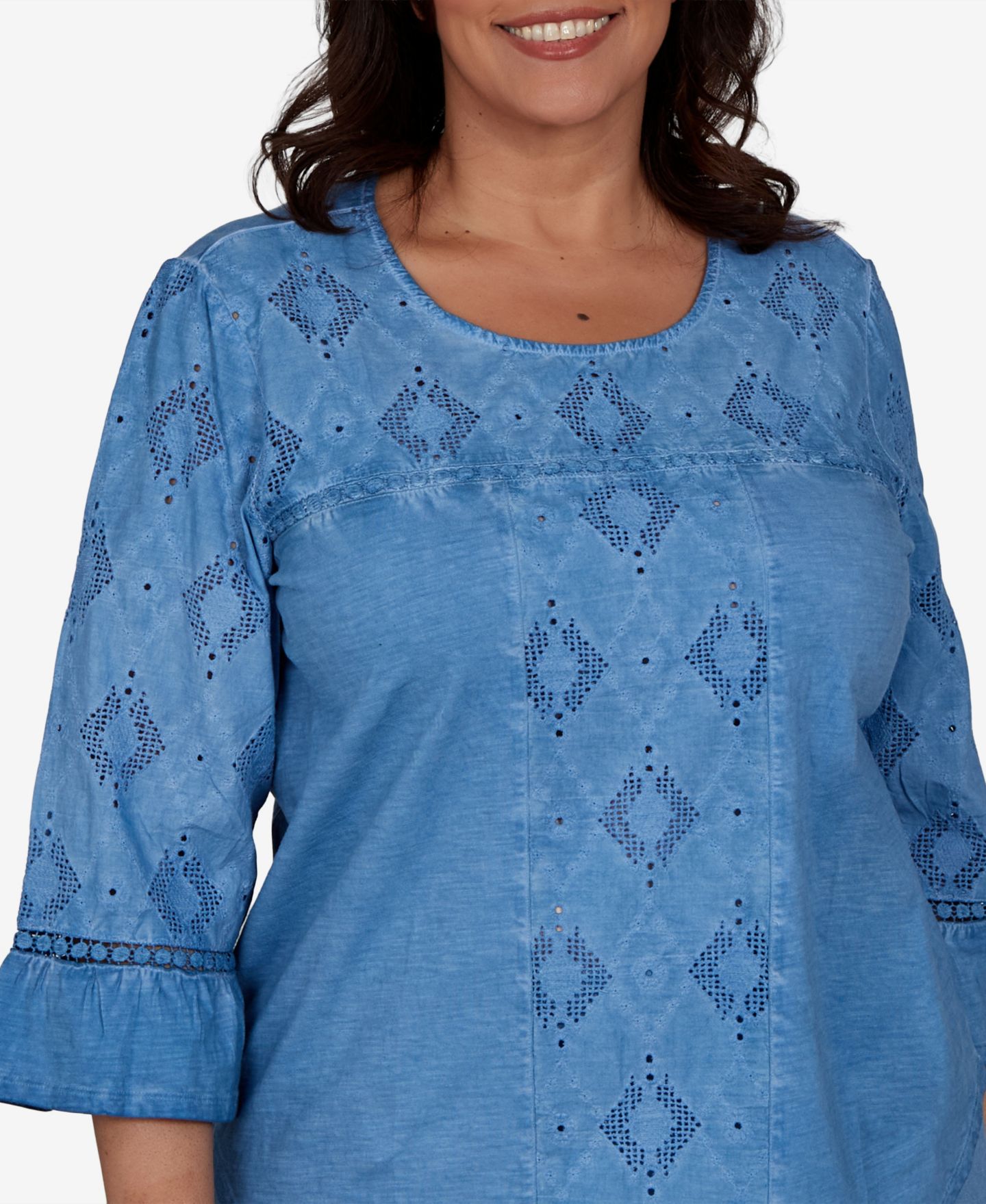 Женский топ Alfred Dunner Plus Size Crewneck 3/4-Sleeve Applique, цвет: Wedgewood — фото 4