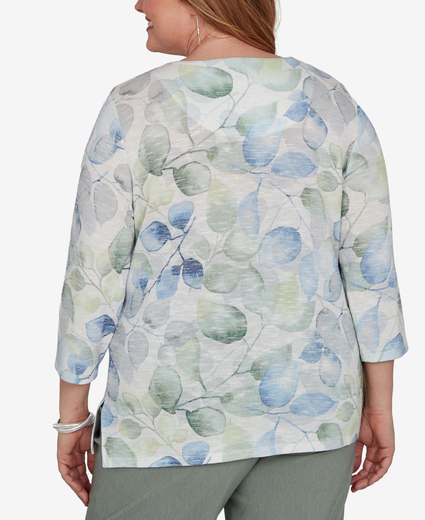 Женская футболка Alfred Dunner Plus Size Provence 3/4-Sleeve Watercolor Leaf Print, цвет: Синий разноцветный — фото 5