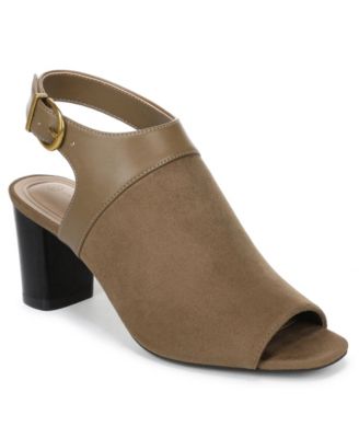 Women's Vondah Block Heel Peep Toe Shooties