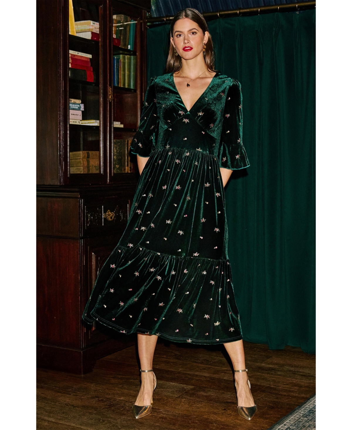 Yumi Women's Velvet Embroidered V-Neck Midi Dress