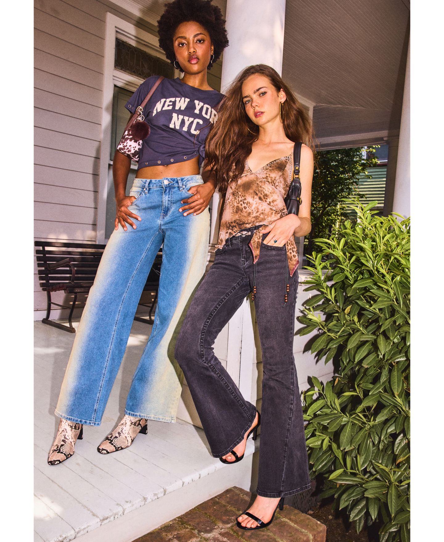 Женские джинсы Madden Girl Juniors' Mid Rise Seamed Bootcut Jeans With Keychain, цвет: Потёртый чёрный — фото 7
