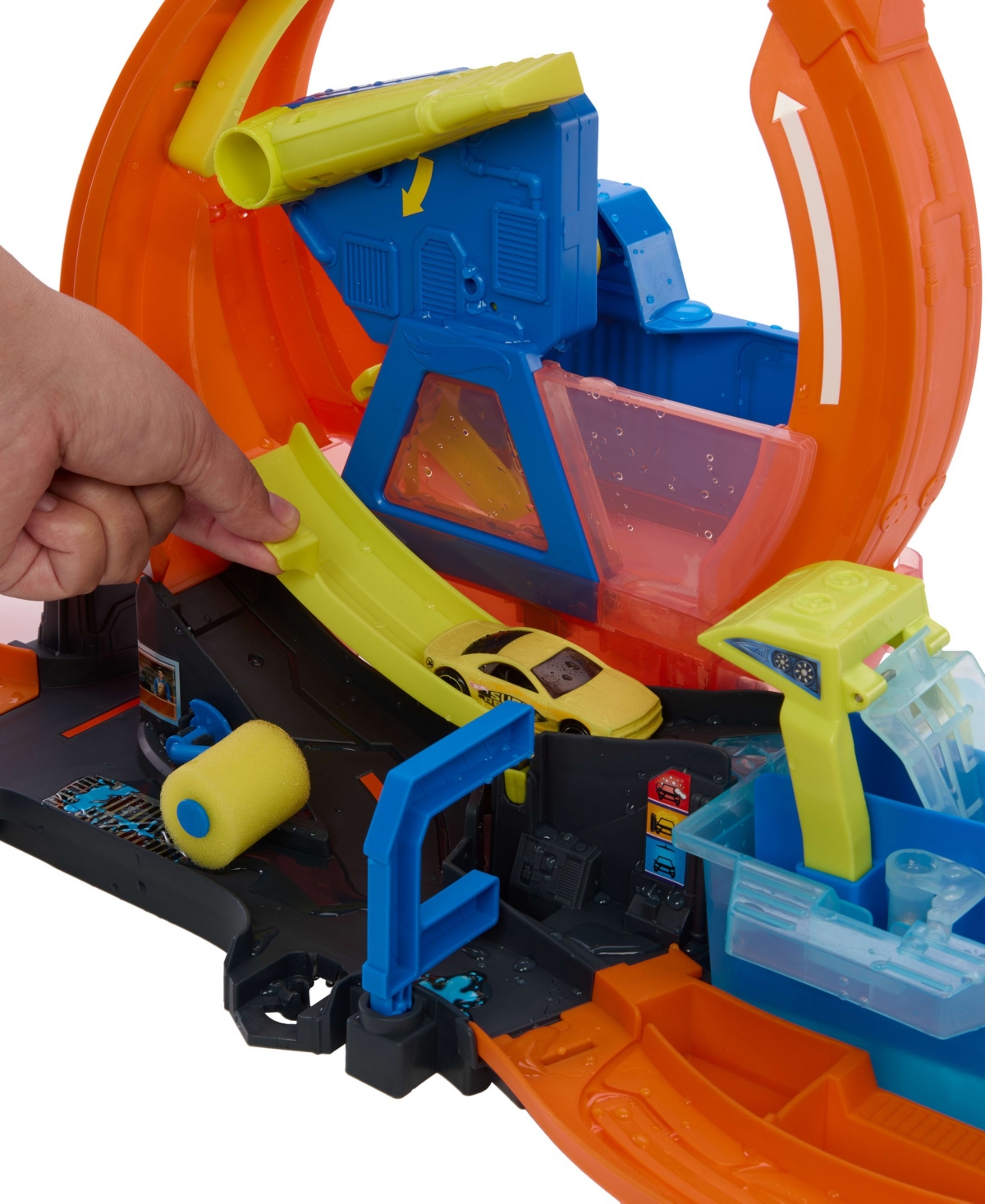 Hot Wheels 1:64 Scale City Mega Loop Car Wash Playset with Color Shifters Vehicle