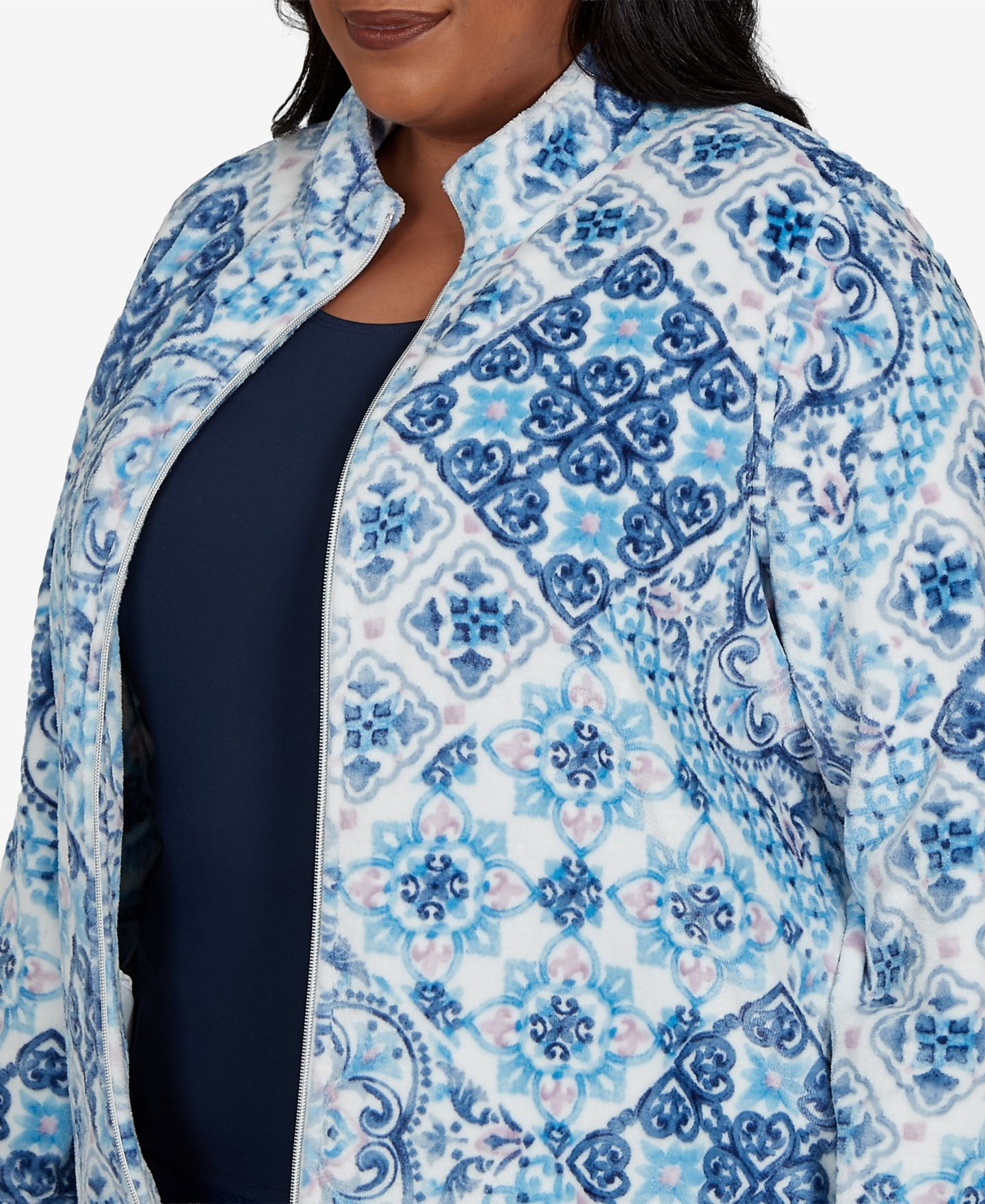 Женская куртка Alfred Dunner Plus Size Classic Soft Medallion Fleece Geometric-Print Zip-Front, цвет: Тёмно-синий — фото 4