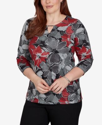 Petite Textured Floral 3/4 Sleeve T-Shirt
