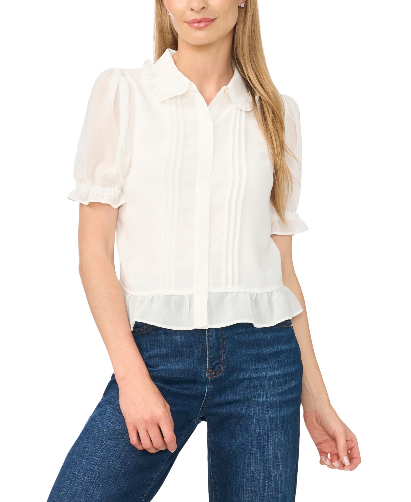 Женский топ CeCe Short-Sleeve Cropped Buttoned Top With Ruffle Collar and Pintucks Blouse, цвет: Слоновая кость — фото 2