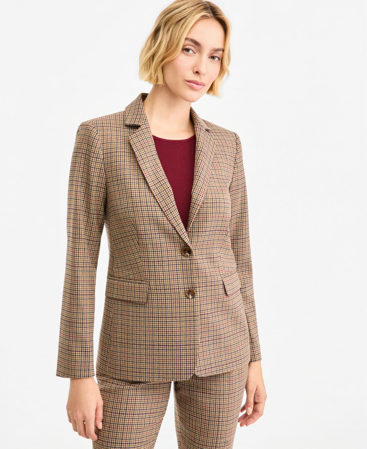 Женские комплекты Tahari ASL Glenn Plaid Blazer, Short-Sleeve Sweater & Straight-Leg Pants, цвет: Клюквенный разноцветный — фото 3