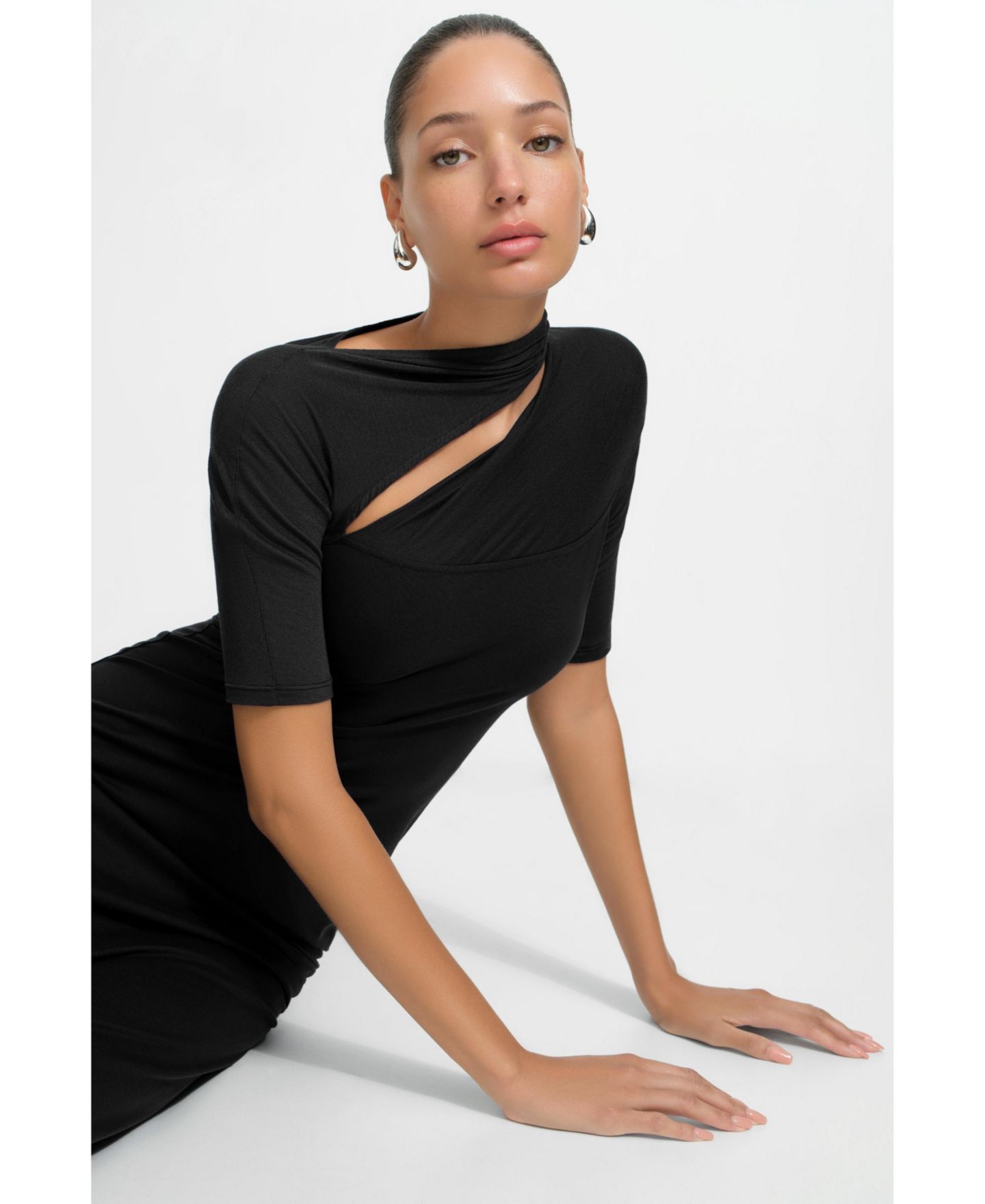 Женское платье Marcella Zola Cutout-Shoulder Jersey Midi Dress with Side Slit, цвет: Чёрный — фото 9