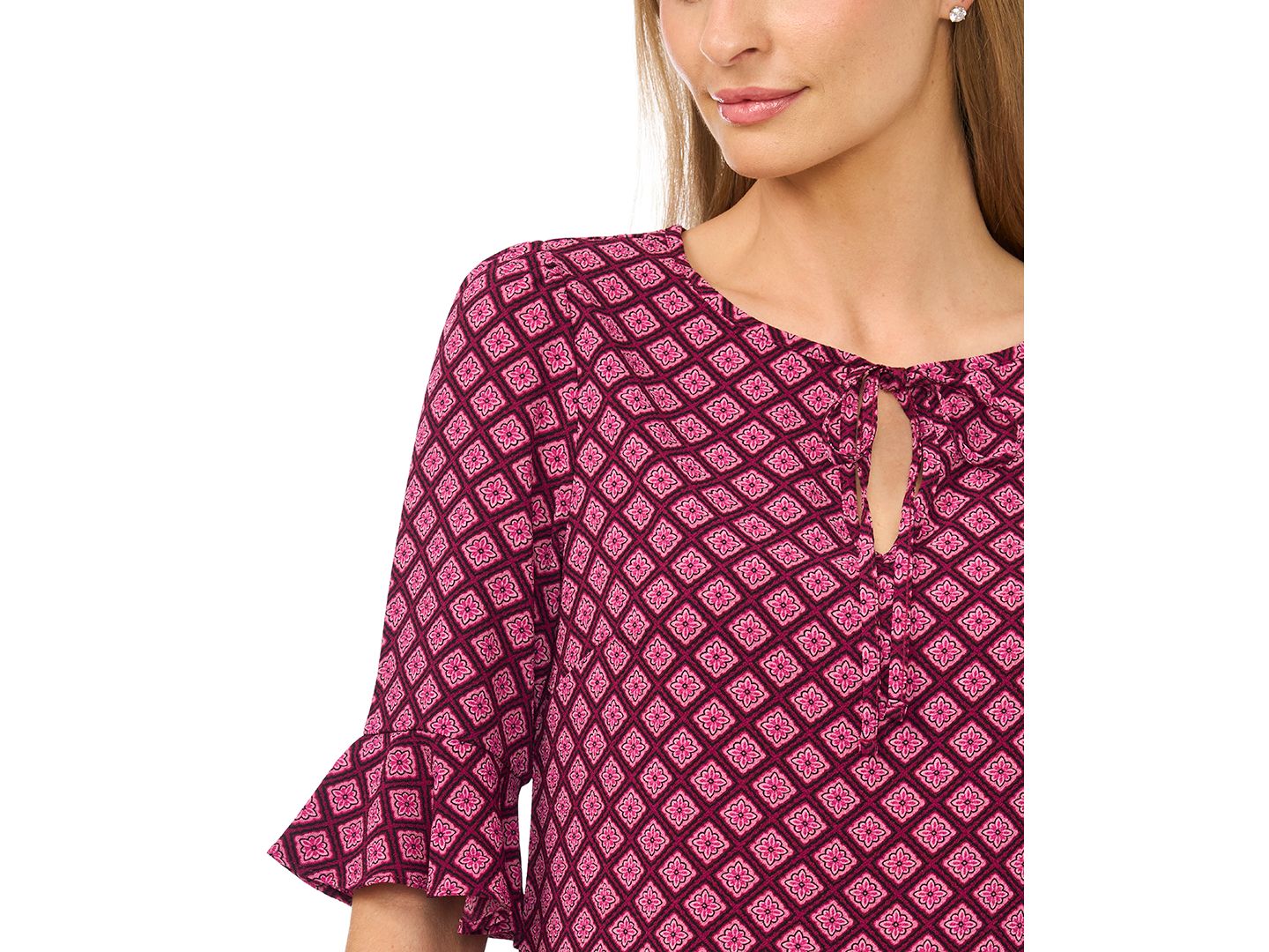 Женская блузка CeCe Split Tie Neck 3/4-Sleeve Ruffle Cuff Blouse, цвет: Глубокий шелковичный — фото 3