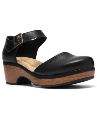 Women's Paizlee Leah Buckle Clogs