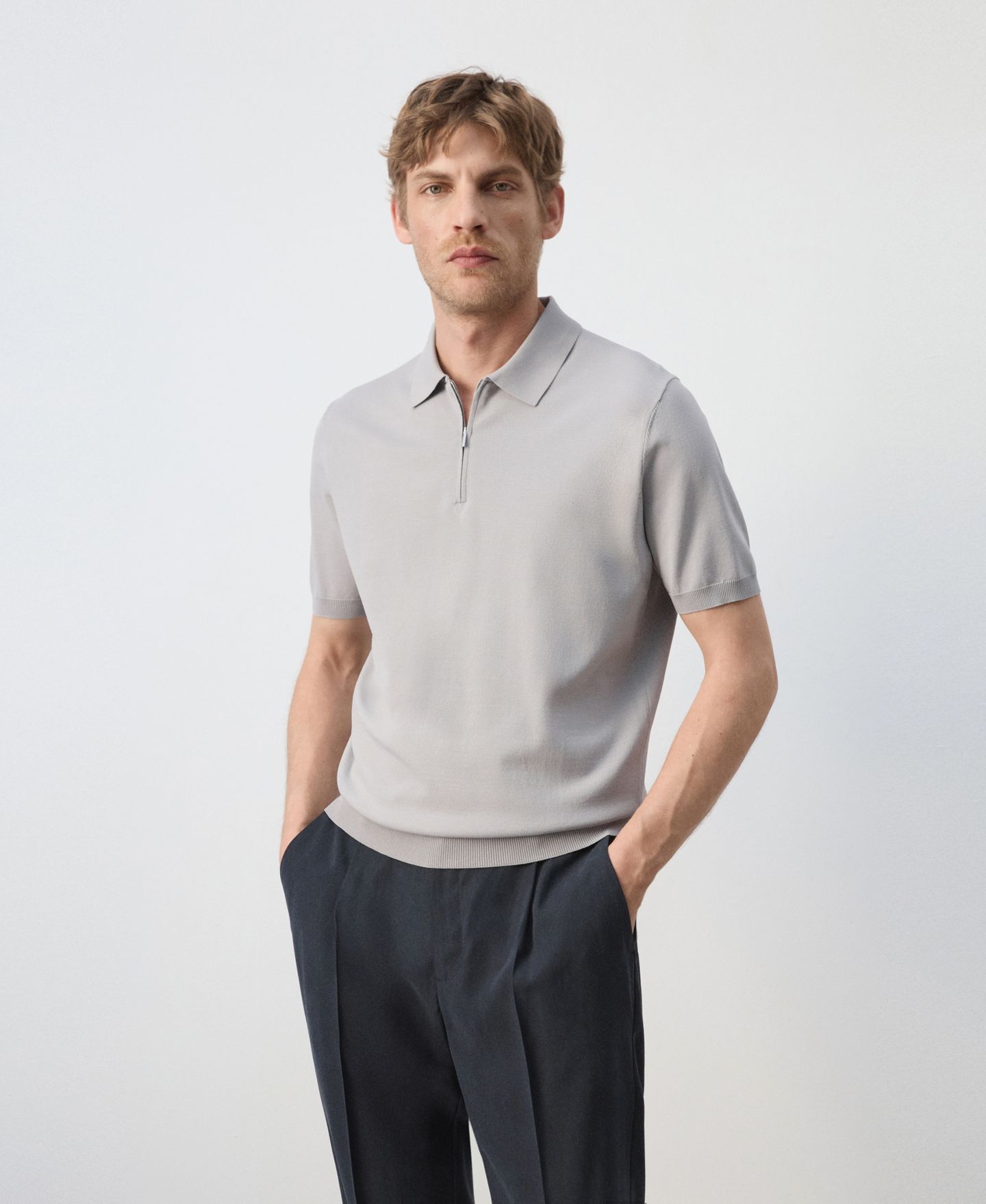Мужское поло MANGO Knitted Zip Polo Shirt, цвет: Ледяной серый — фото 1