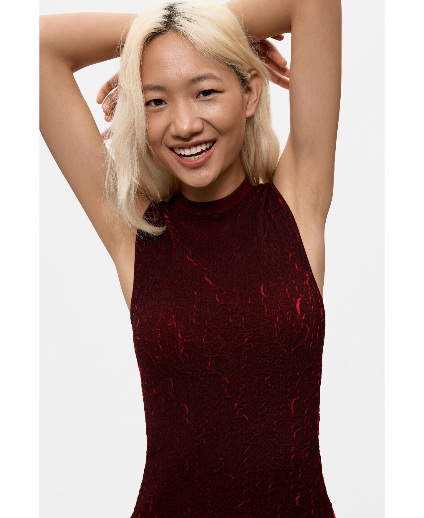 Женская футболка Desigual Mock Neck Metallic Sleeveless Knit, цвет: Бордовый — фото 3