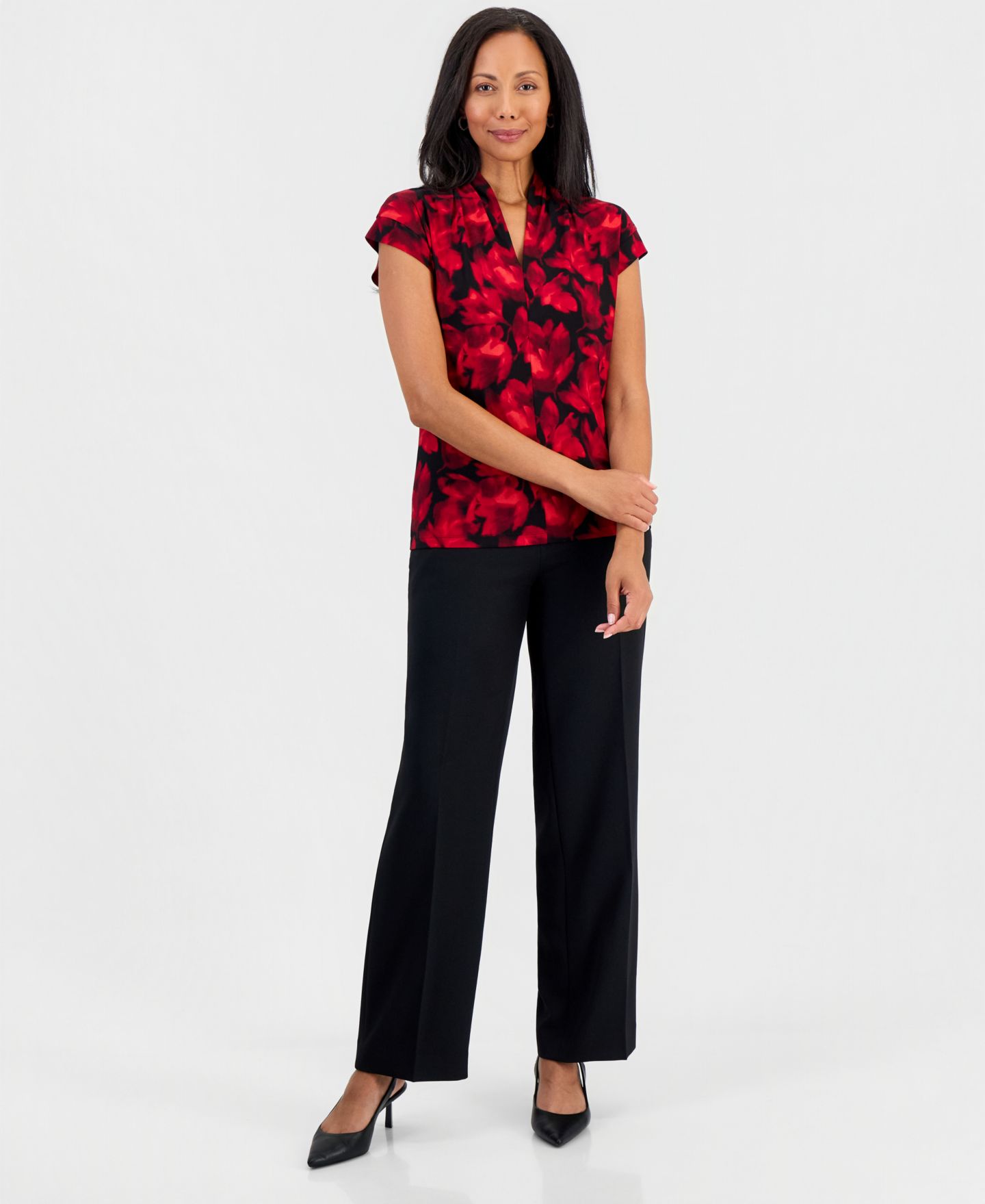 Женская блузка Kasper Everyday Knit Floral Funnel Neck Short Sleeve Blouse, цвет: Красный разноцветный — фото 2