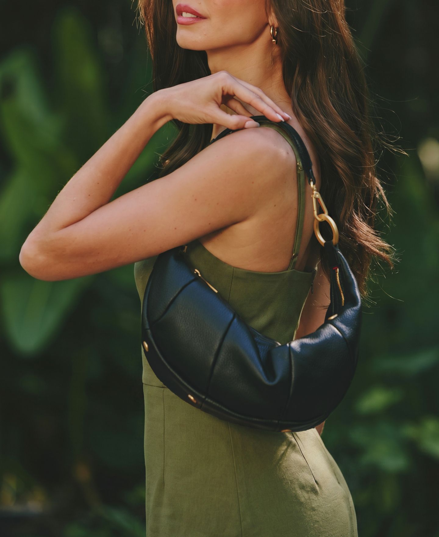 Женская сумка Hammitt Erica Med Suede Small Zipper Shoulder Handbag, цвет: Чёрный / Золотой — фото 6